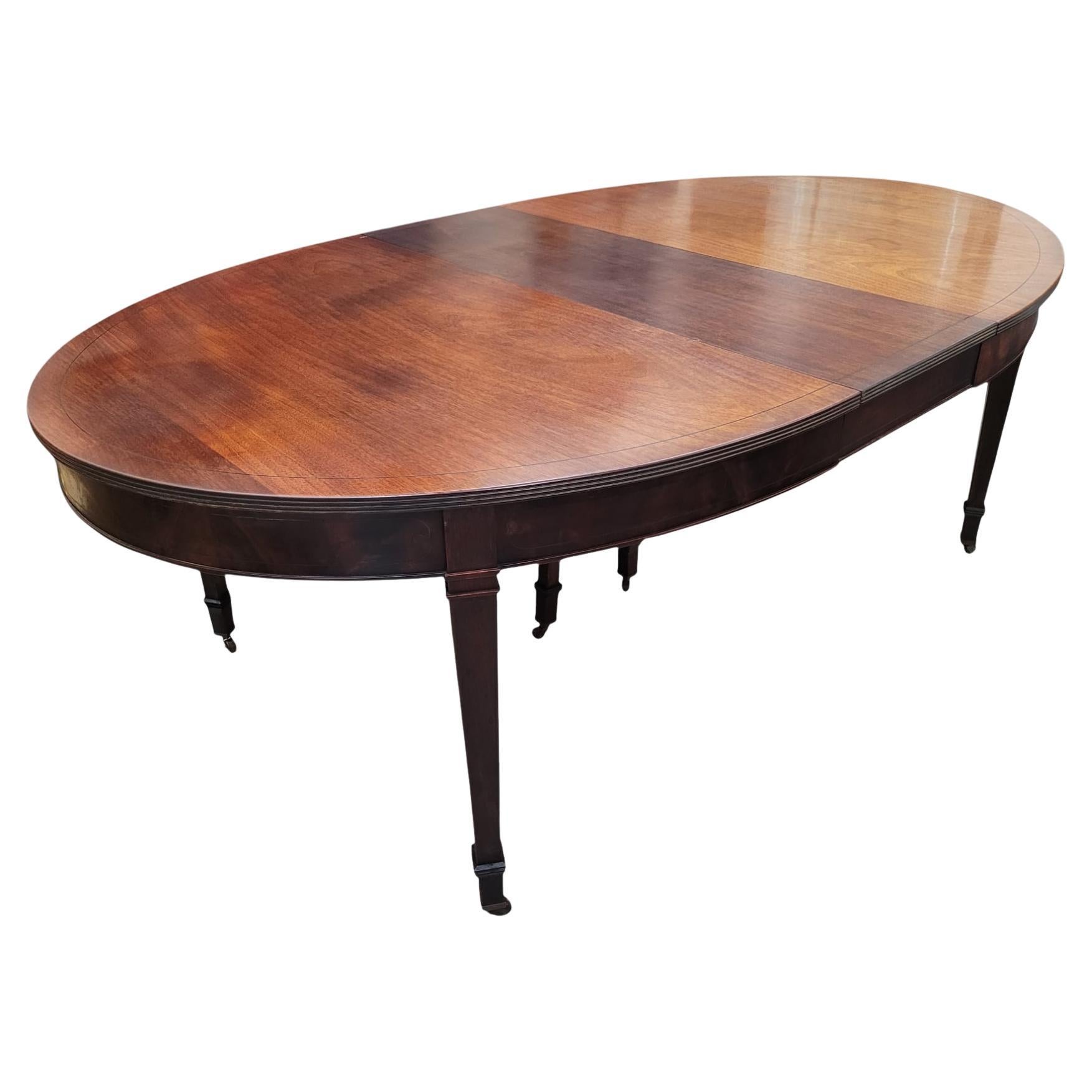 Table à manger ovale fédérale ancienne en vente