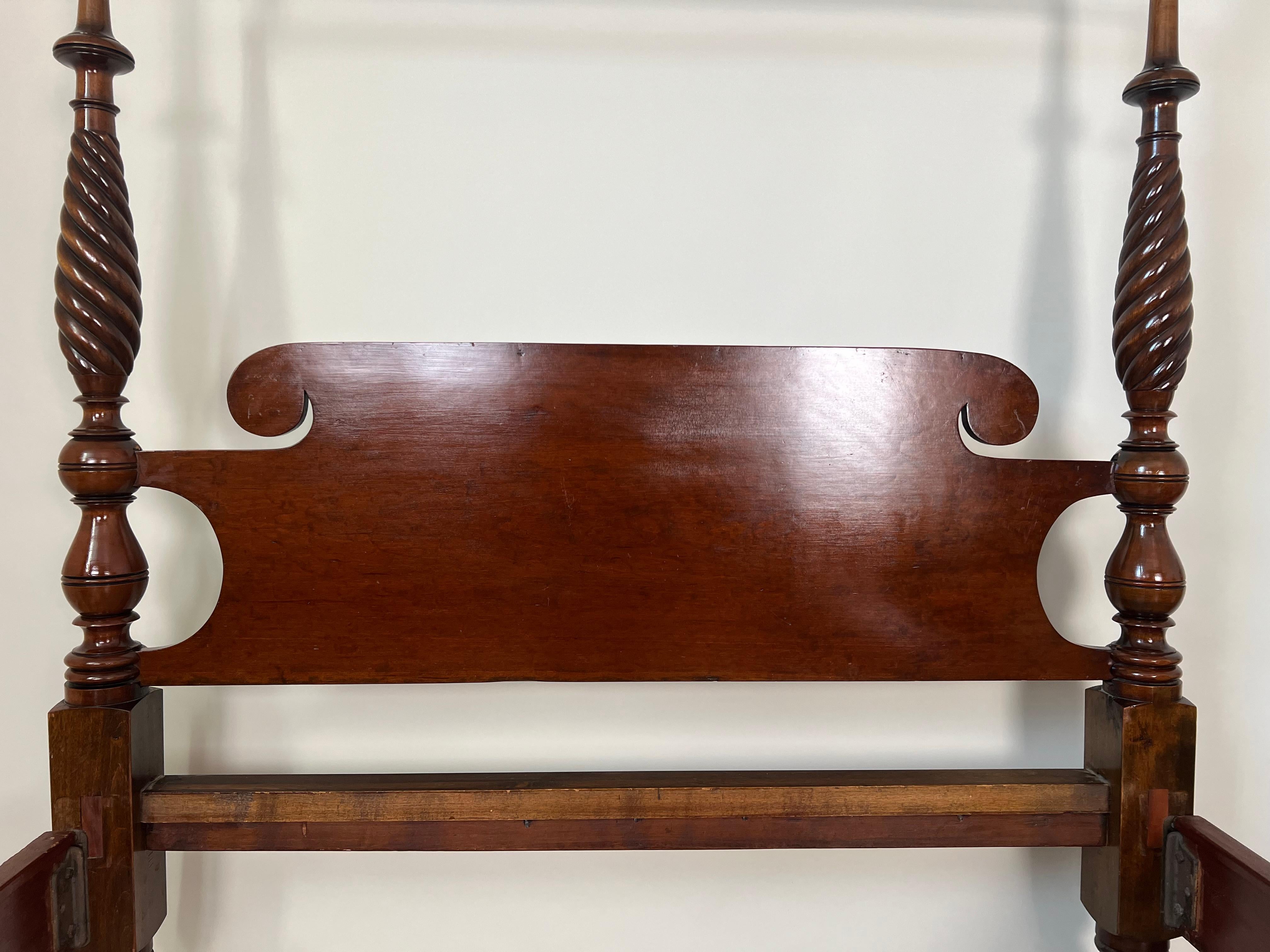 Antique Federal Period Mahogany Full Size Canopy Bed  c. 1820 5