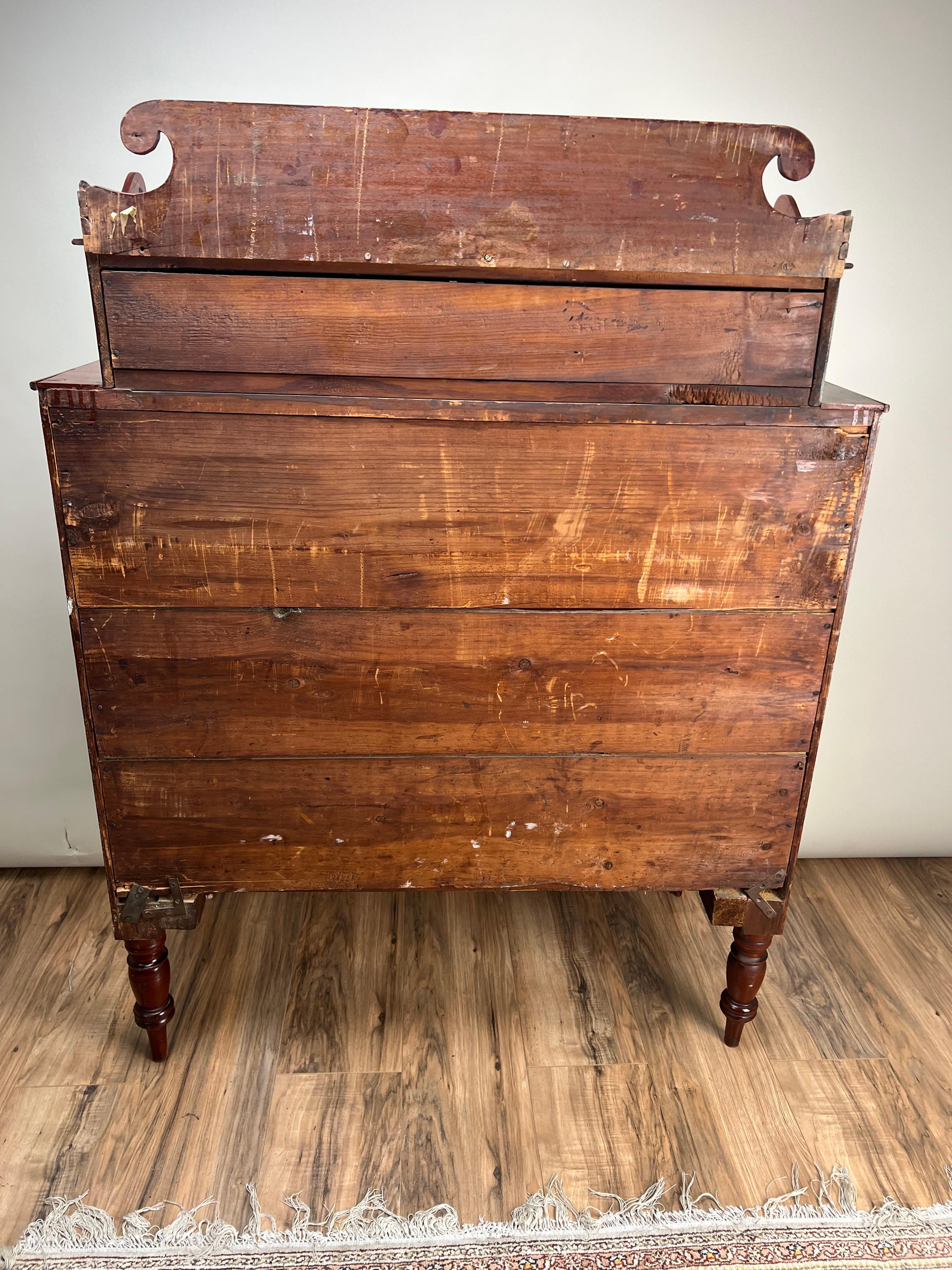 Antique Federal Period Mahogany Sheraton Deck Top Chest of Drawers c. 1820 For Sale 5
