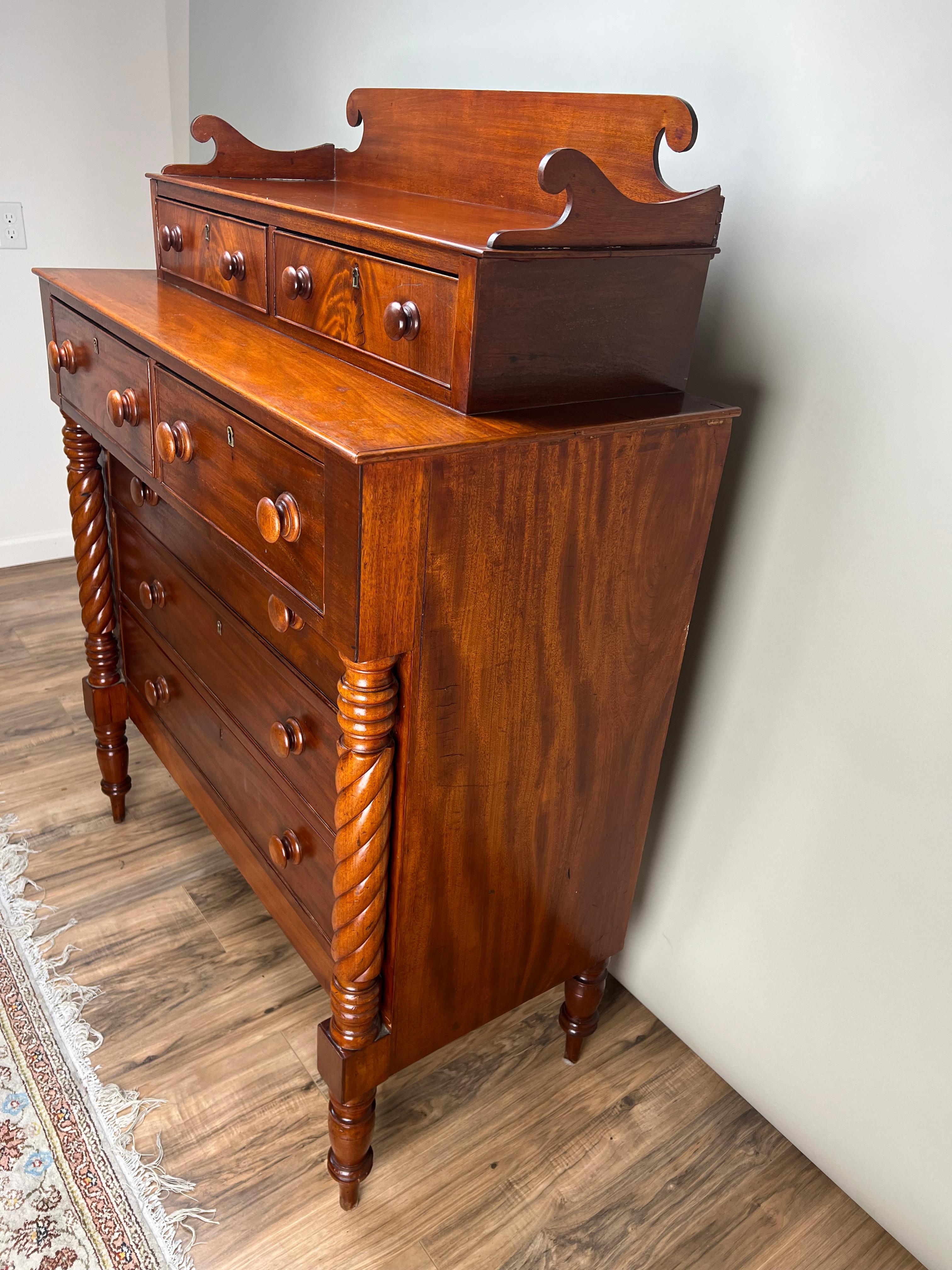 Antique Federal Period Mahogany Sheraton Deck Top Chest of Drawers c. 1820 In Good Condition For Sale In Westfield, MA