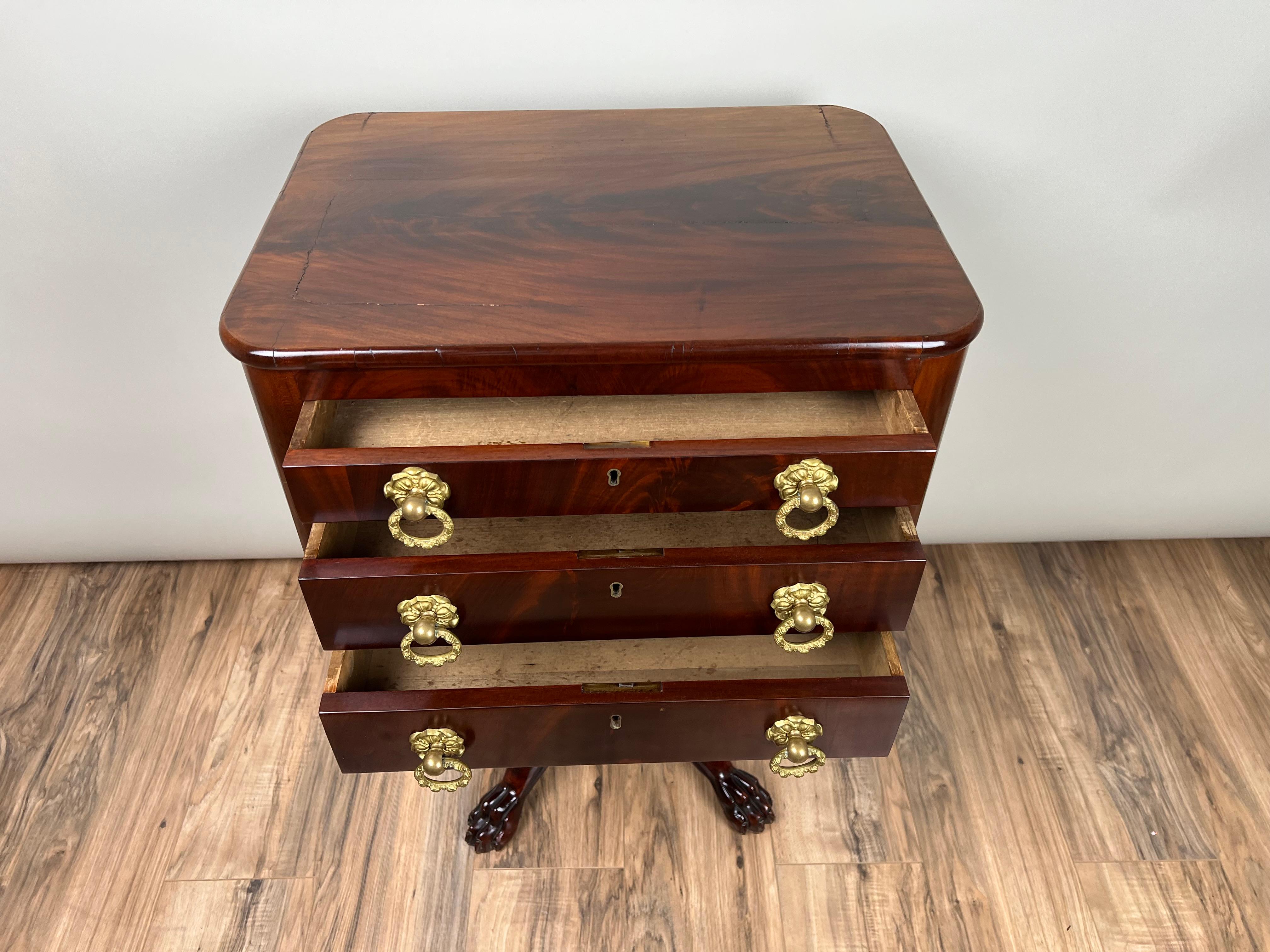 Antique Federal Period Mahogany Three Drawer Stand with Embossed Pulls c. 1820 For Sale 4