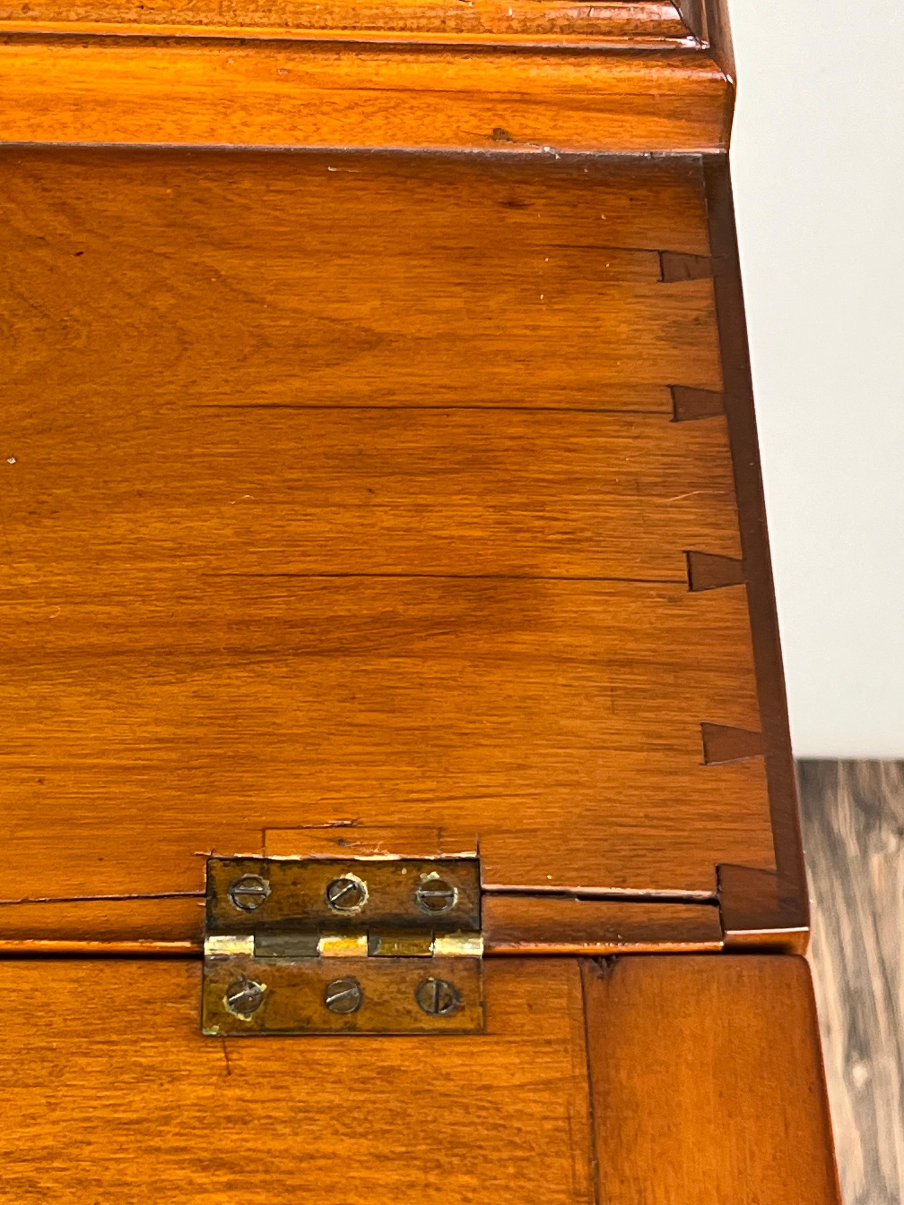 Milieu du XIXe siècle Antiquity Federal Period Maple Plantation Secretary c.1830