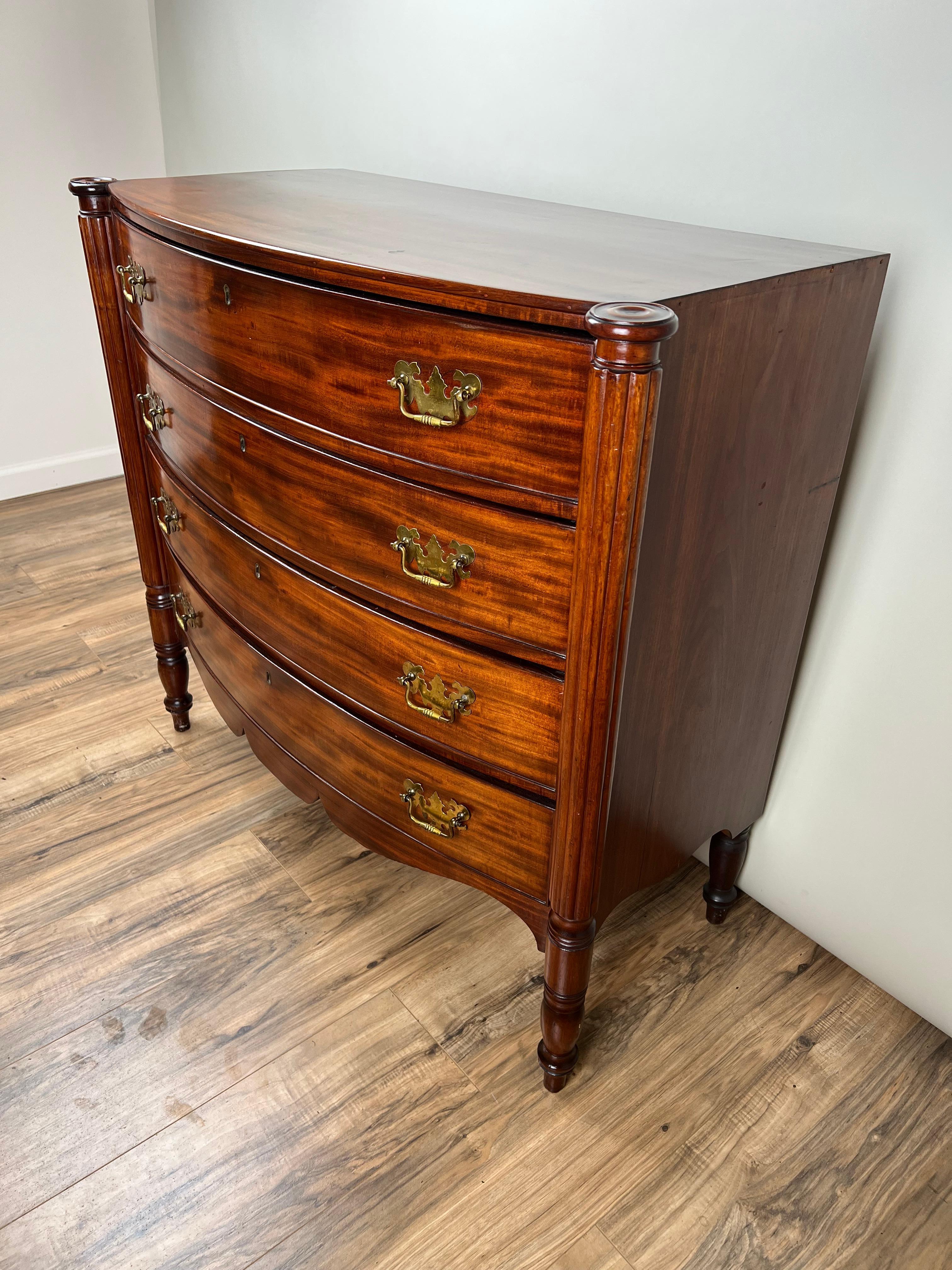 Antique Federal Period Sheraton Mahogany Bow Front Chest c. 1830 For Sale 5