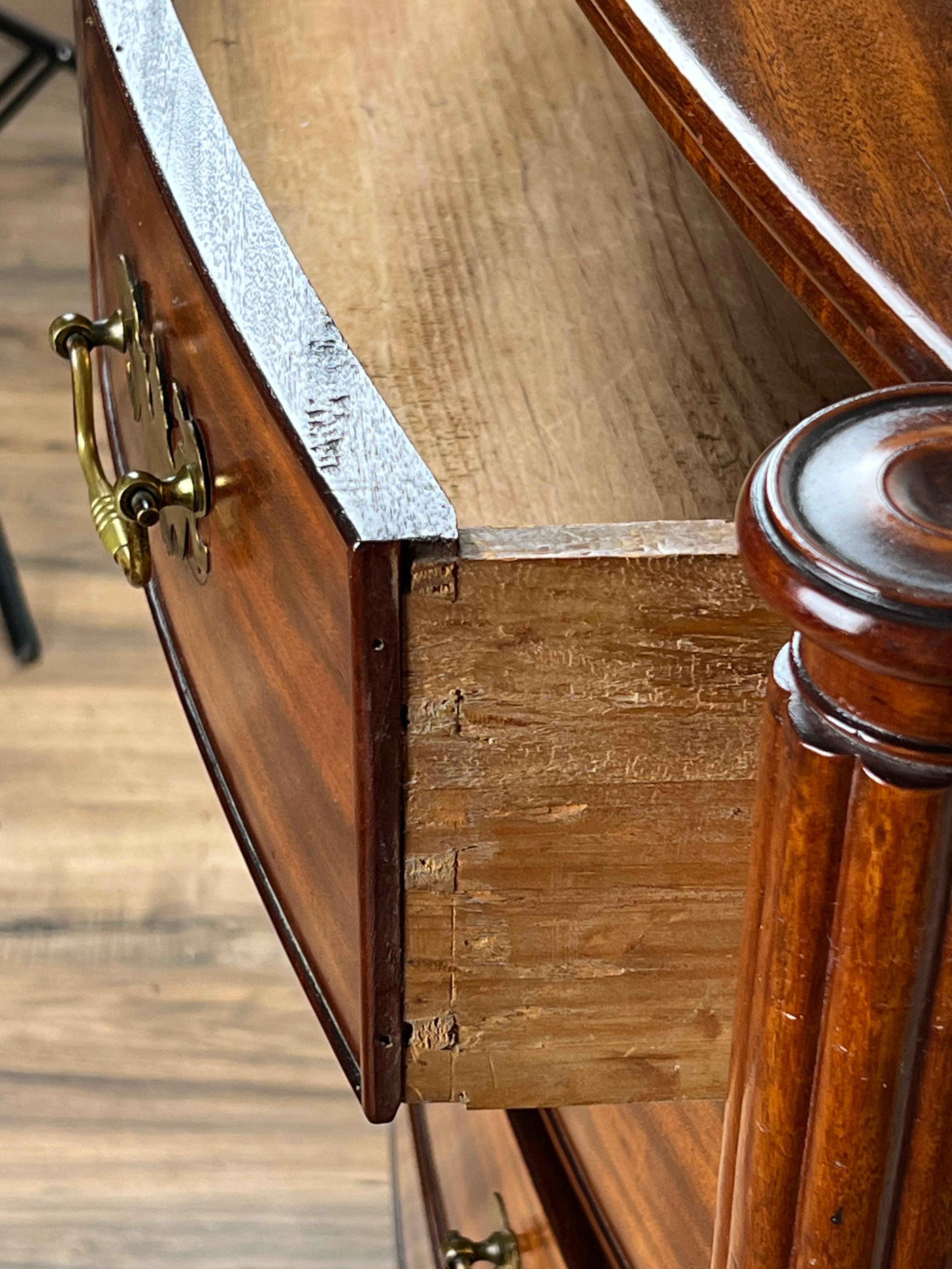 Antique Federal Period Sheraton Mahogany Bow Front Chest c. 1830 In Good Condition For Sale In Westfield, MA