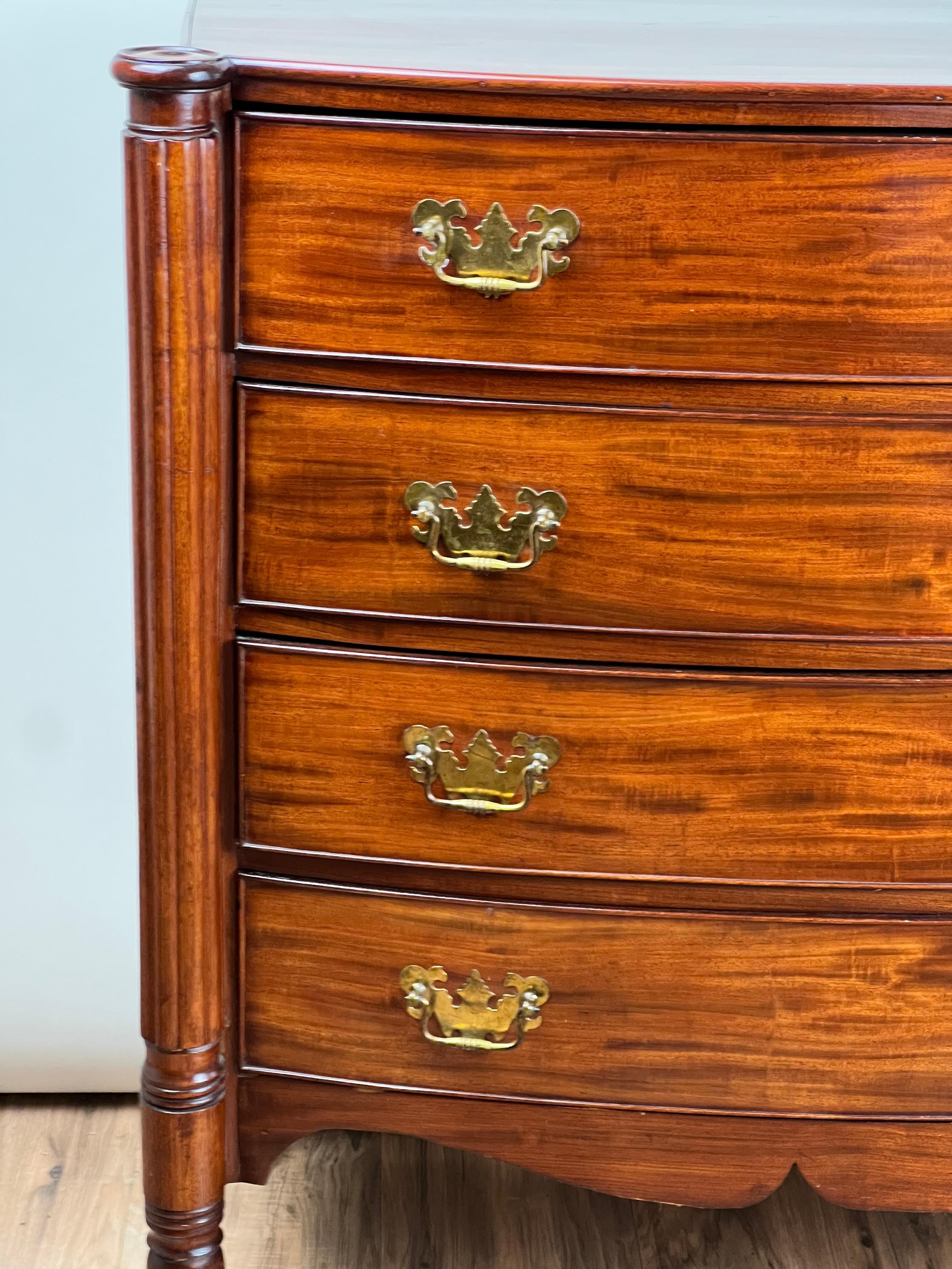 Antique Federal Period Sheraton Mahogany Bow Front Chest c. 1830 For Sale 1