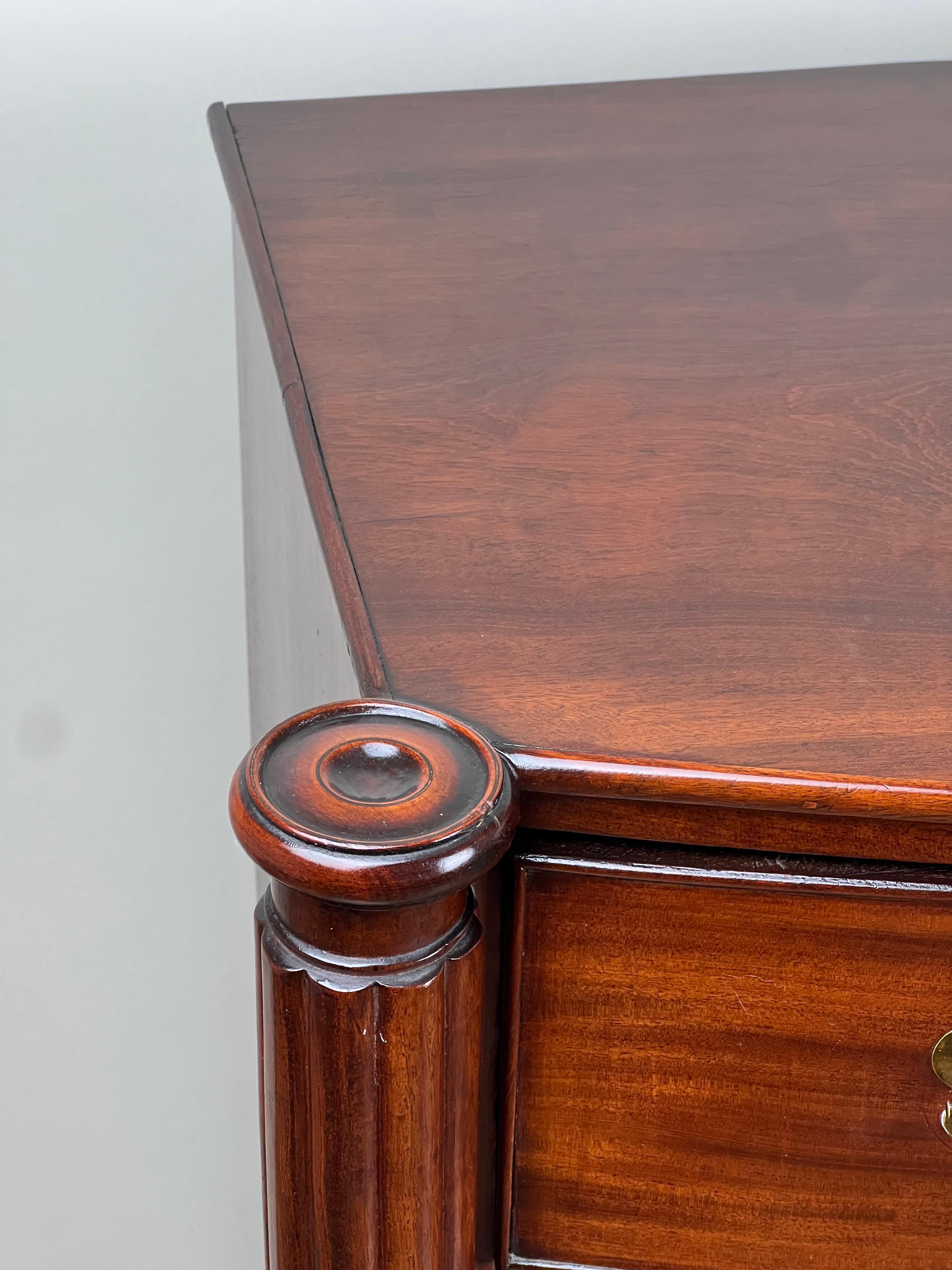 Antique Federal Period Sheraton Mahogany Bow Front Chest c. 1830 For Sale 3