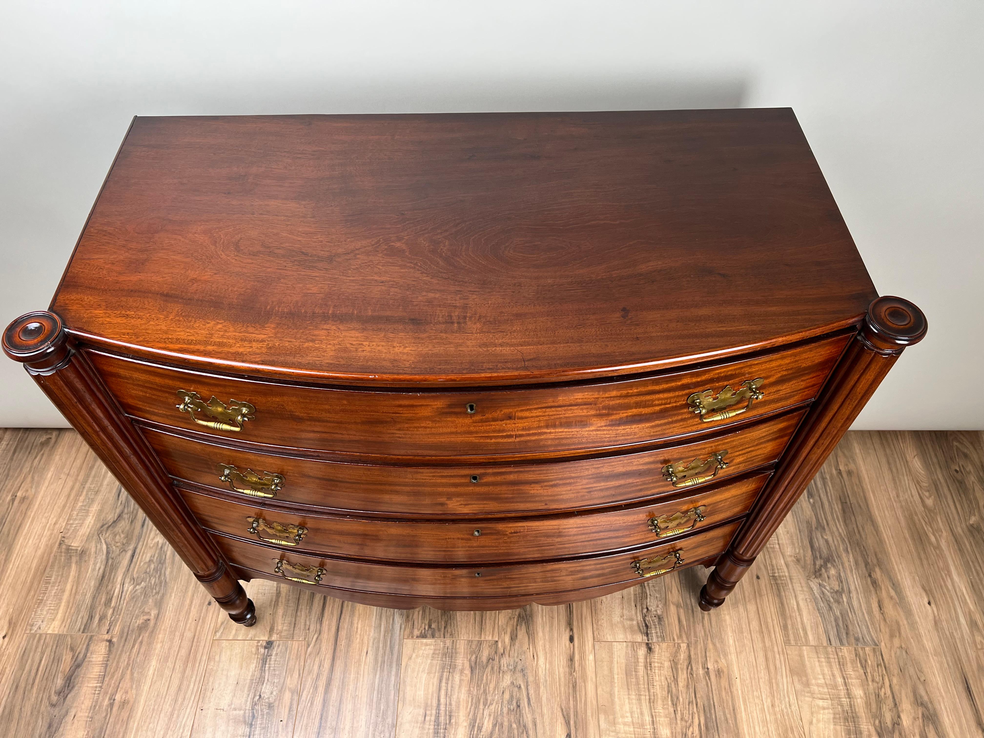 Antique Federal Period Sheraton Mahogany Bow Front Chest c. 1830 For Sale 4