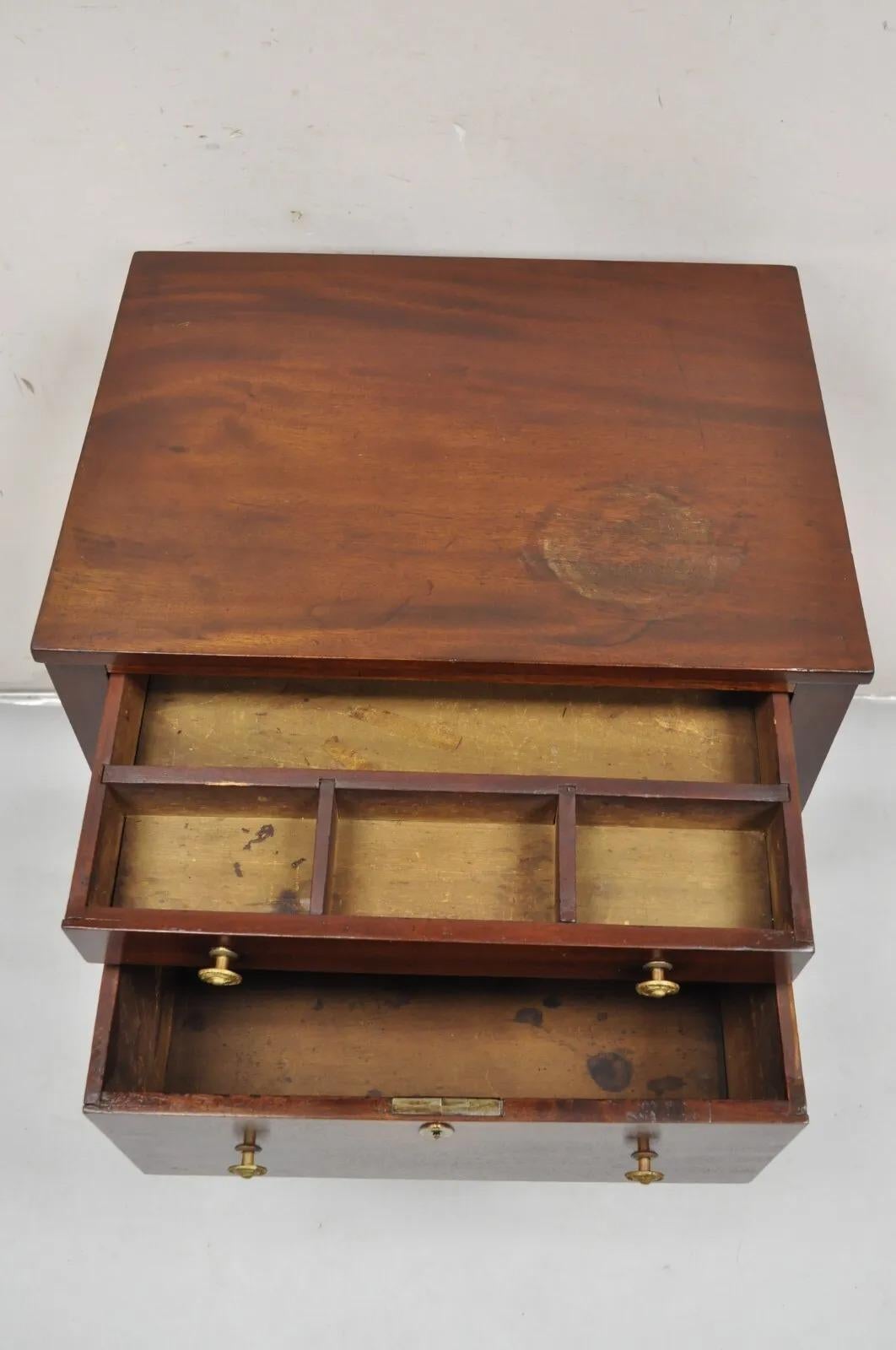 19th Century Antique Federal Sheraton Mahogany 2 Drawer Work Stand Side Table Nightstand For Sale