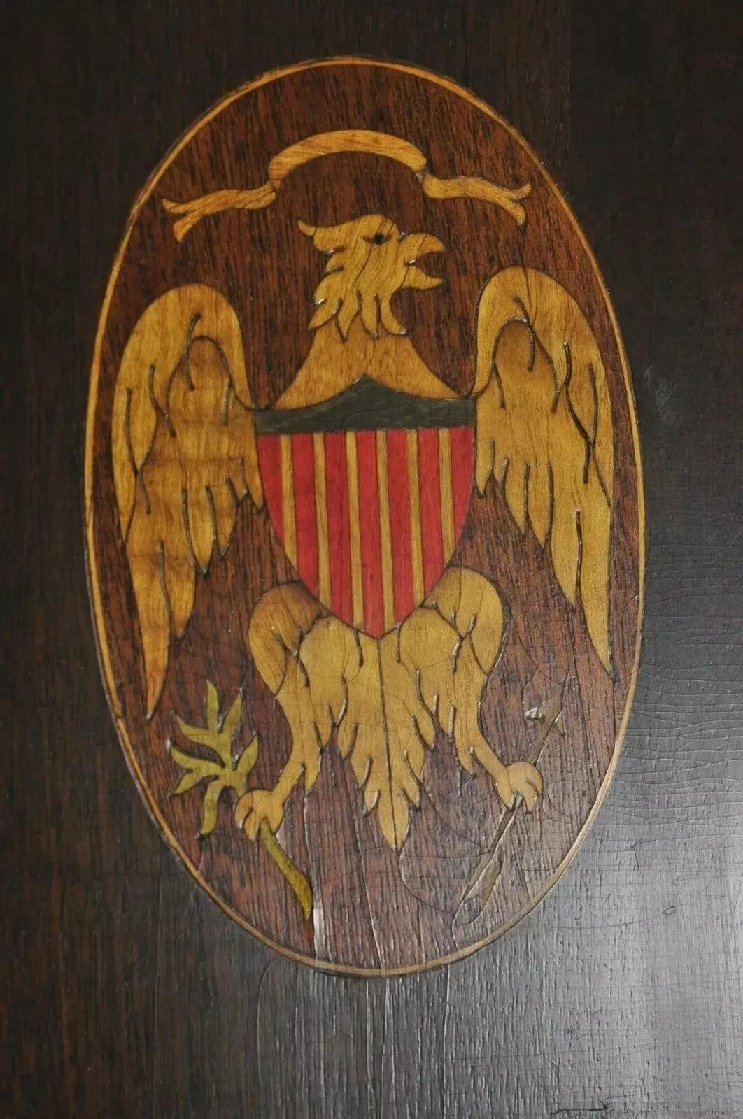 Ancienne lampe fédérale Sheraton en acajou incrusté d'un drapeau d'aigle en forme de bouclier en vente 4