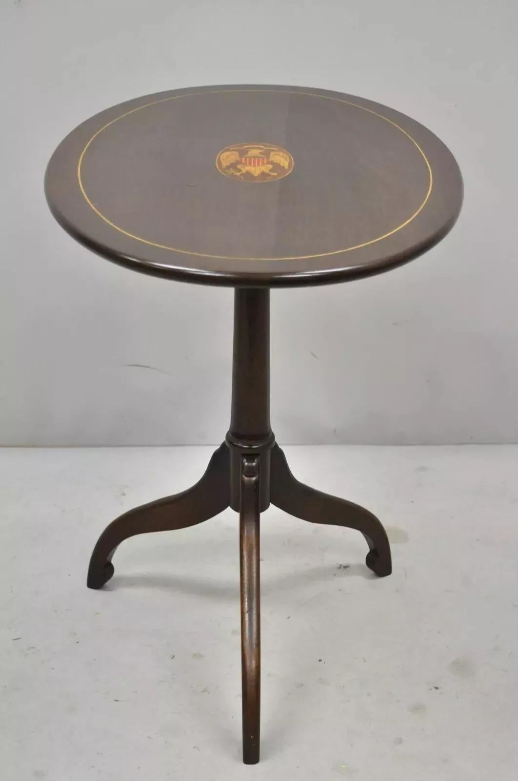 Ancienne lampe fédérale Sheraton en acajou incrusté d'un drapeau d'aigle en forme de bouclier en vente 5