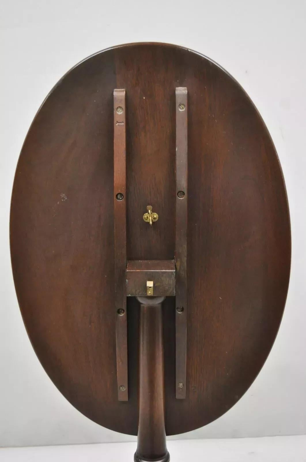 Ancienne lampe fédérale Sheraton en acajou incrusté d'un drapeau d'aigle en forme de bouclier en vente 1