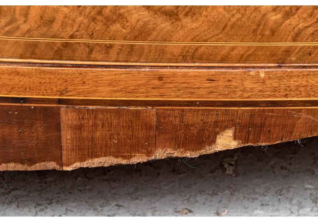 Arcón antiguo de caoba labrada de estilo federal para restaurar siglo XIX en venta
