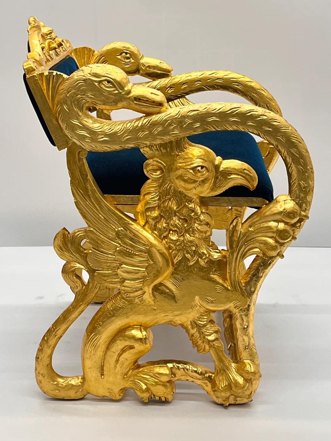 Fédéral Antique Banc en mohair de style fédéral, sculpté et doré, représentant un cygne et un aigle en vente