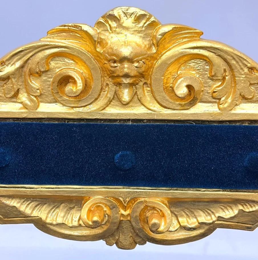 Sculpté Antique Banc en mohair de style fédéral, sculpté et doré, représentant un cygne et un aigle en vente