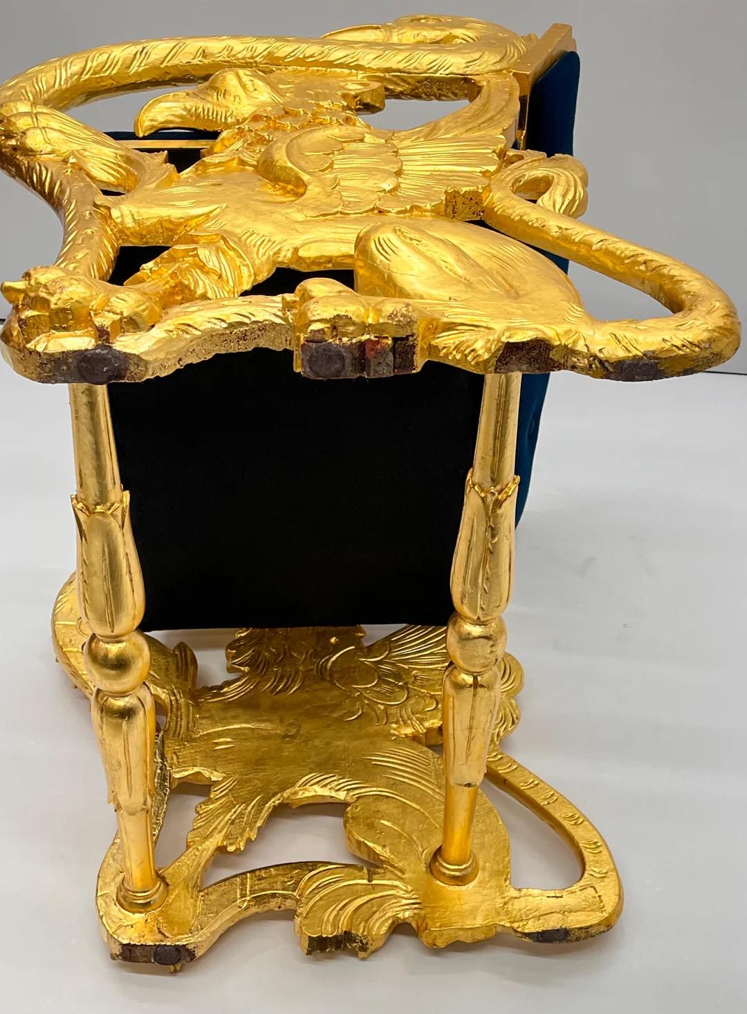 Antique Banc en mohair de style fédéral, sculpté et doré, représentant un cygne et un aigle en vente 1