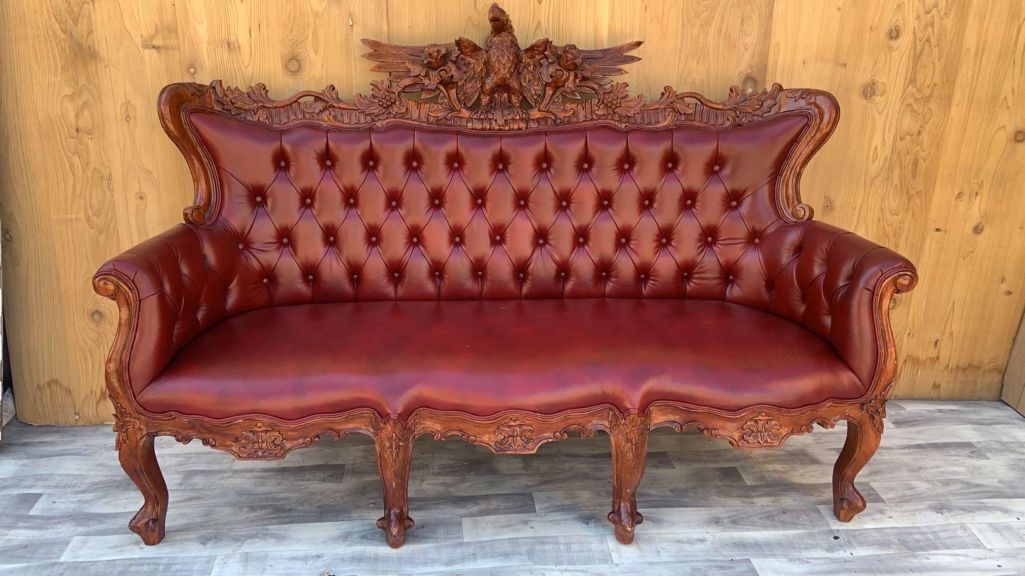 Ancien canapé et canapé touffeté de style fédéral sculpté et orné, nouvellement tapissé en vente 3