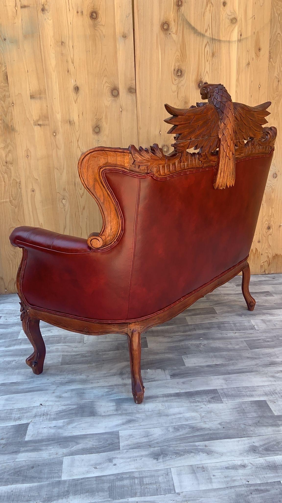 Ancien canapé et canapé touffeté de style fédéral sculpté et orné, nouvellement tapissé en vente 7