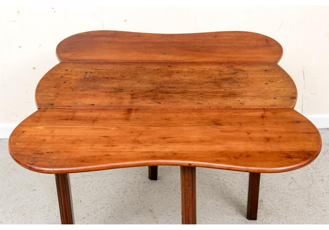 XIXe siècle Ancienne table à abattant papillon en cerisier de style Feder en vente