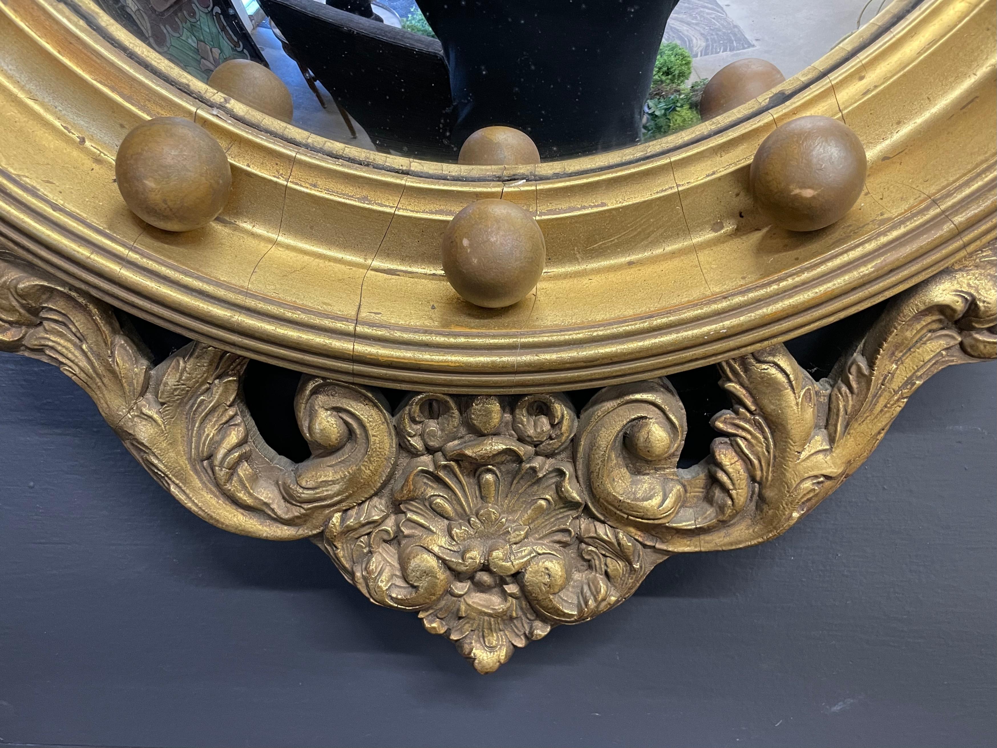 Antique Federal Style Giltwood Convex Mirror In Fair Condition In Calgary, Alberta