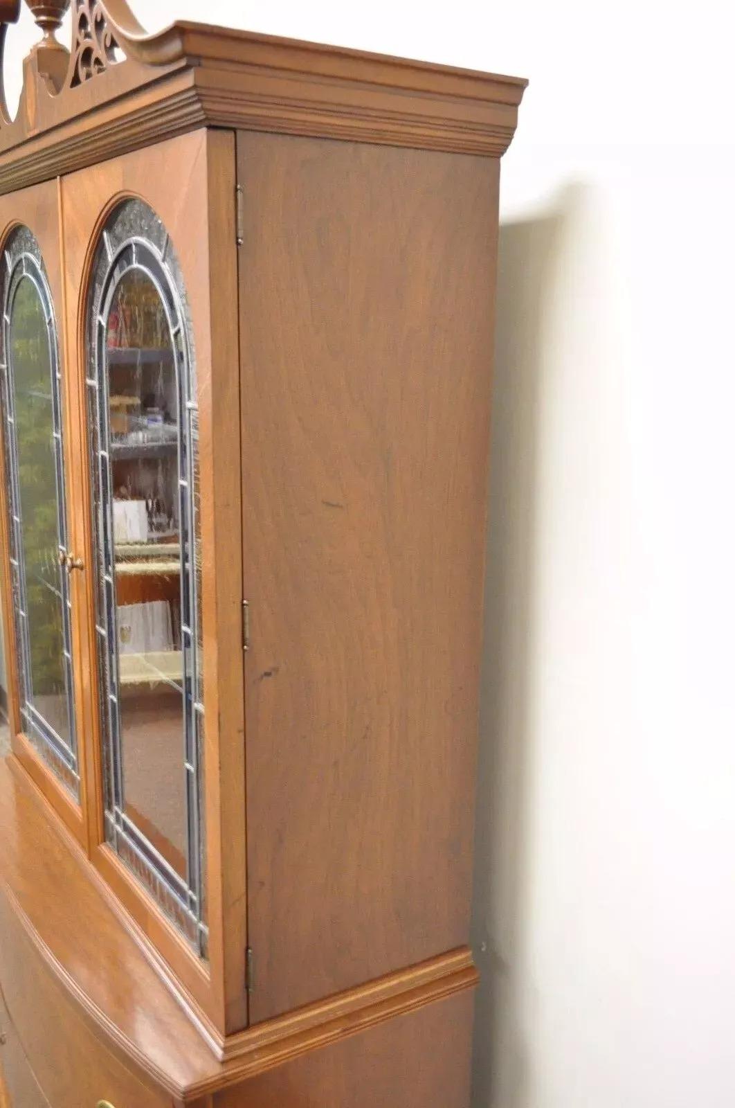 Antique Federal Style Mahogany China Display Cabinet with Stained Glass Doors For Sale 3