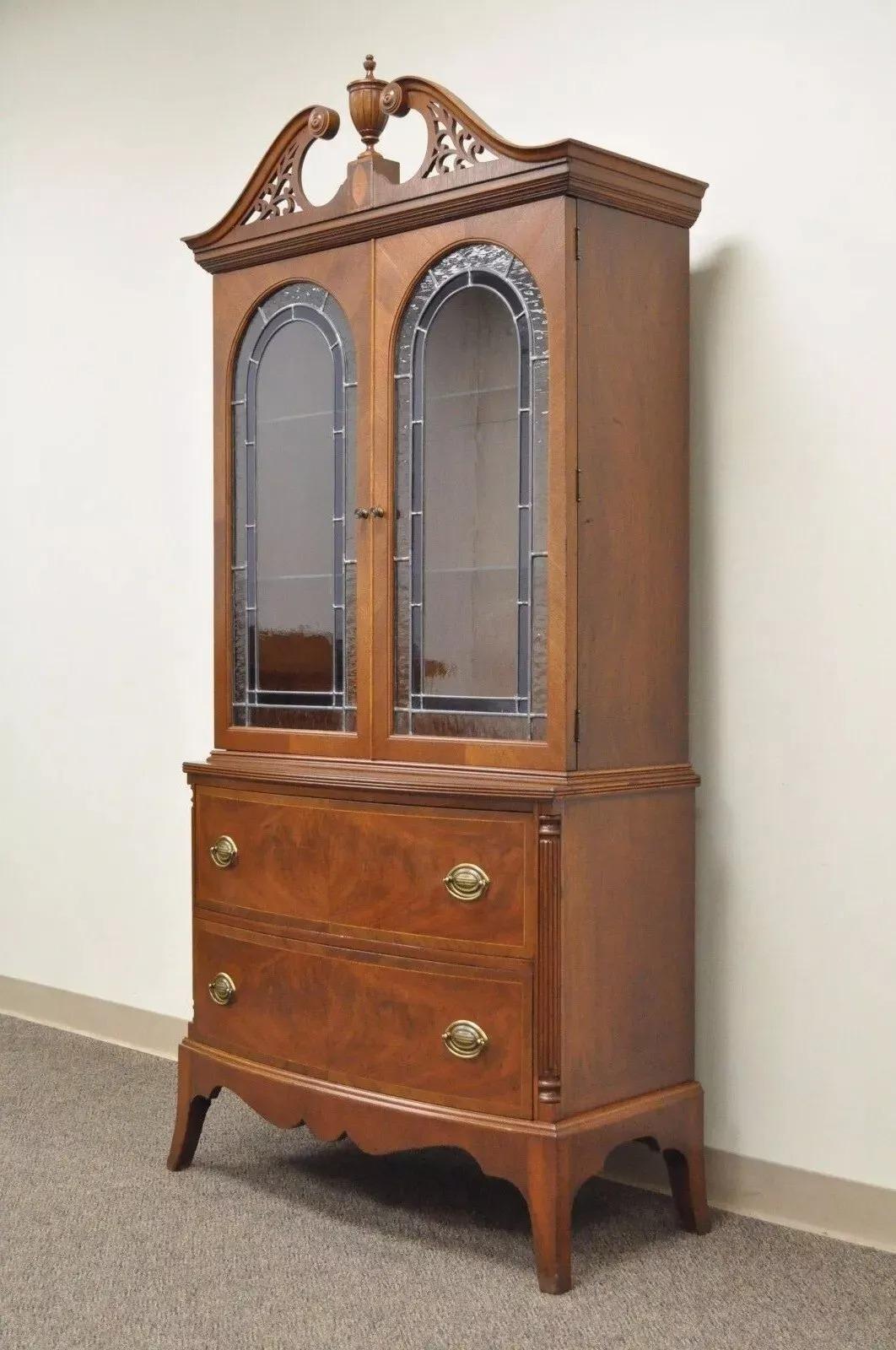 Antique Federal Style Mahogany China Display Cabinet with Stained Glass Doors For Sale 4