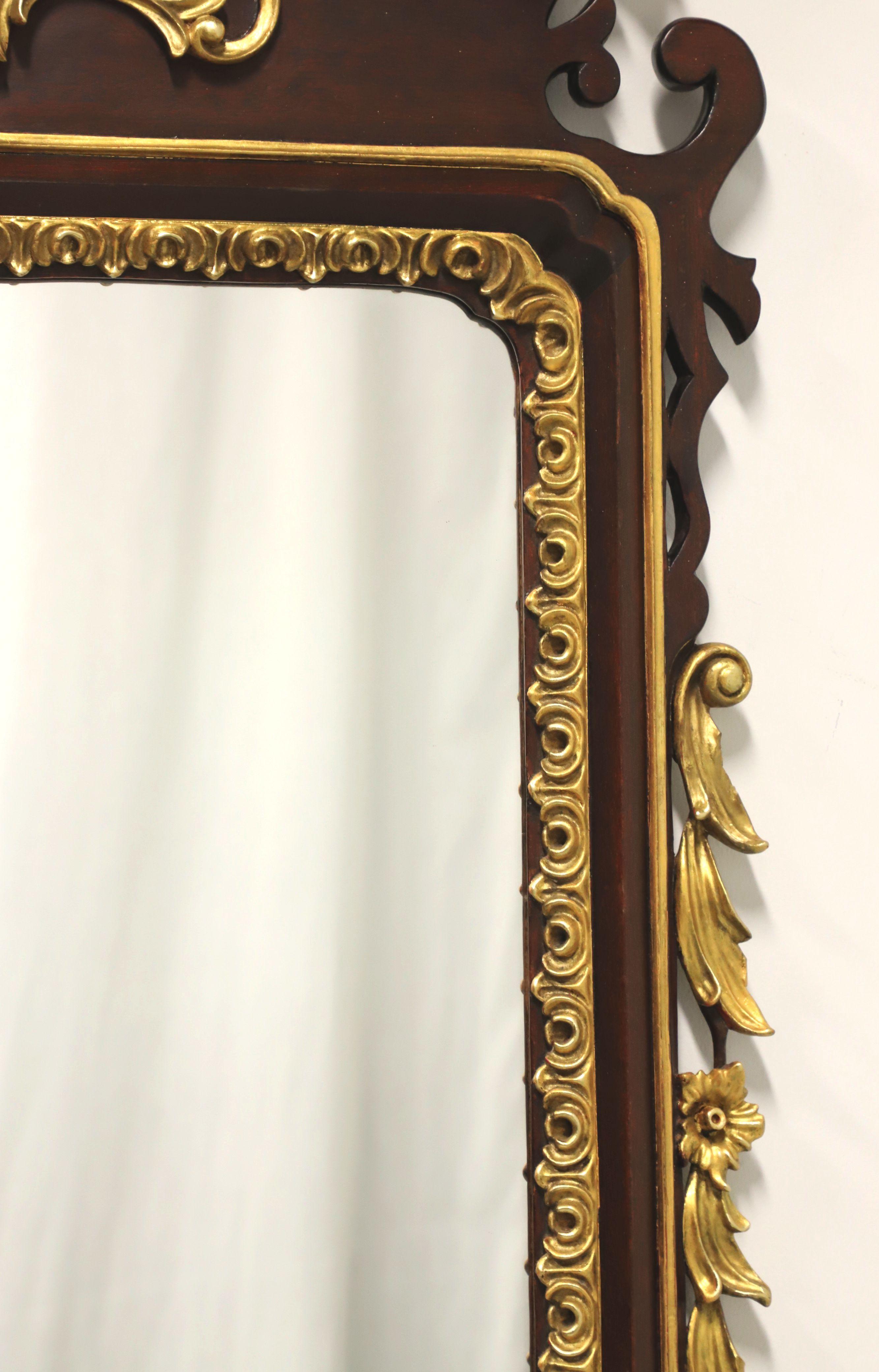 Antique Federal Style Mahogany & Gold Gilt Eagle Wall Mirror In Good Condition For Sale In Charlotte, NC
