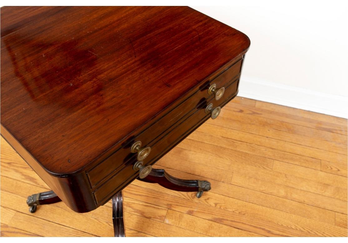 Ancien Stand de travail à deux tiroirs en acajou de style fédéral en vente 1