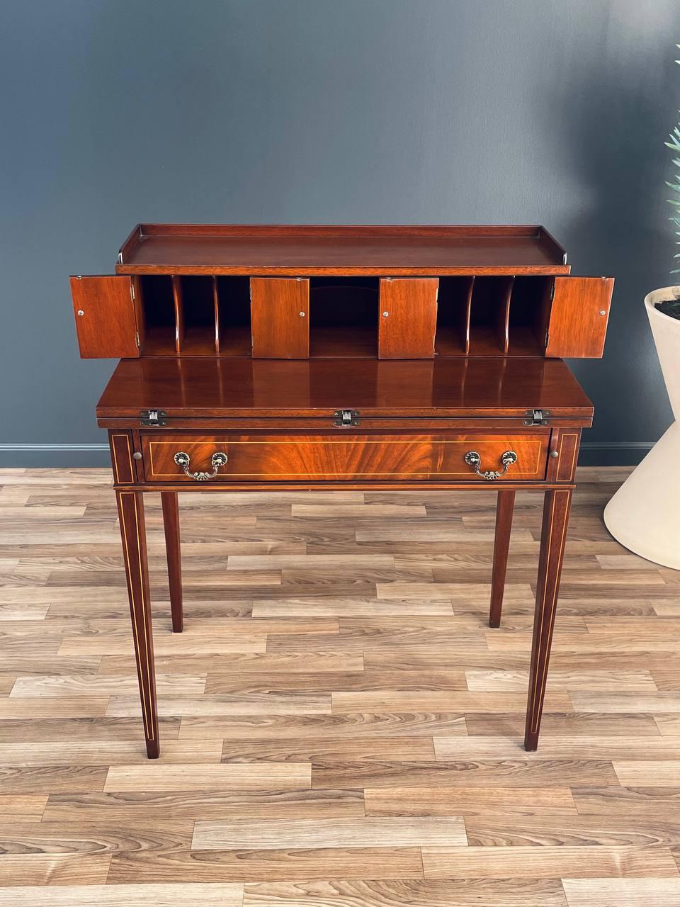 Antique Federal Style Mahogany Writing Desk with Fold Out In Good Condition In Los Angeles, CA
