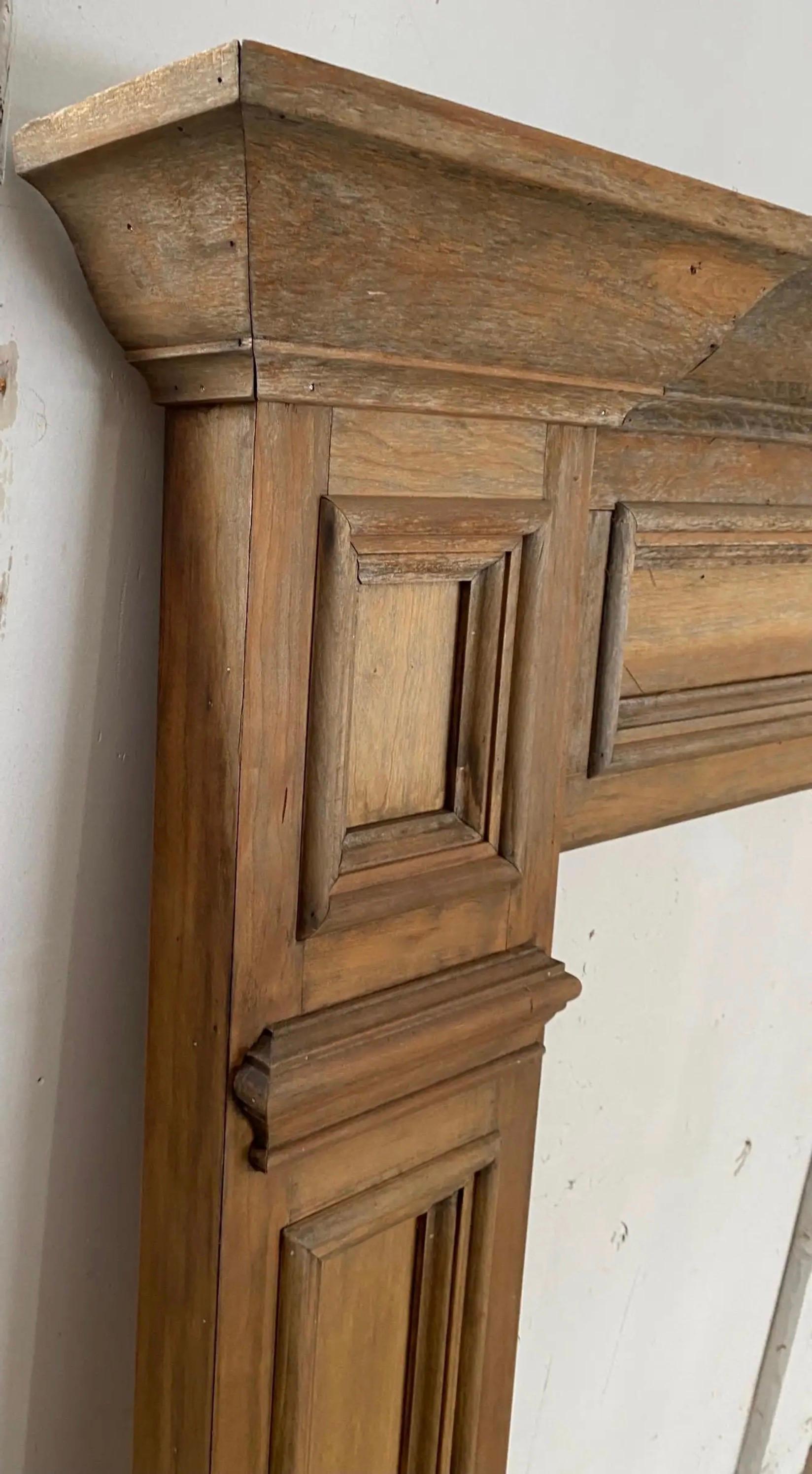 Antique Federal Style Wooden Fireplace Mantel In Good Condition For Sale In Sheffield, MA