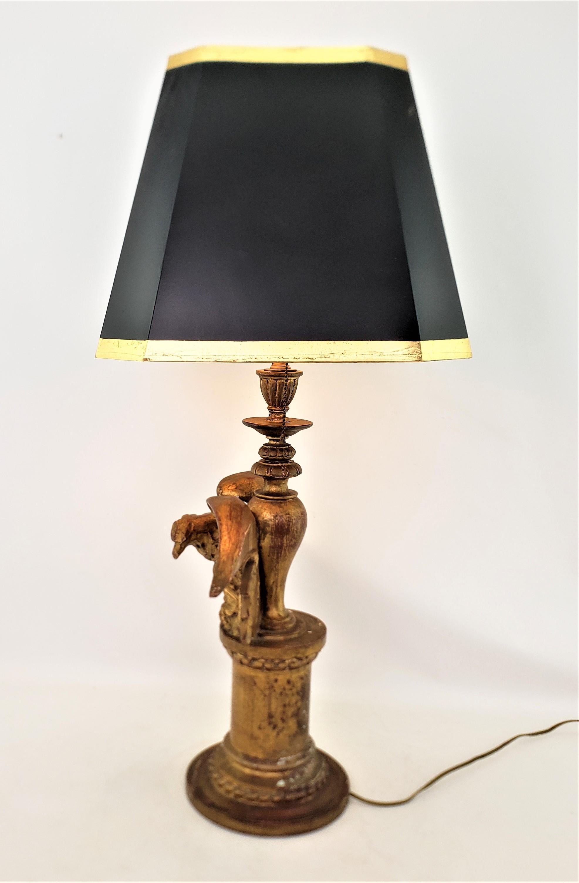 Antique Federalist Styled Carved & Gilt Finished Eagle Sculptural Table Lamp In Good Condition In Hamilton, Ontario