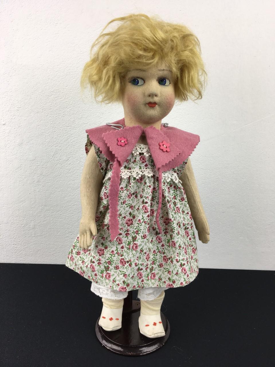 Antique Felt Lenci Toy Doll In Good Condition In Antwerp, BE