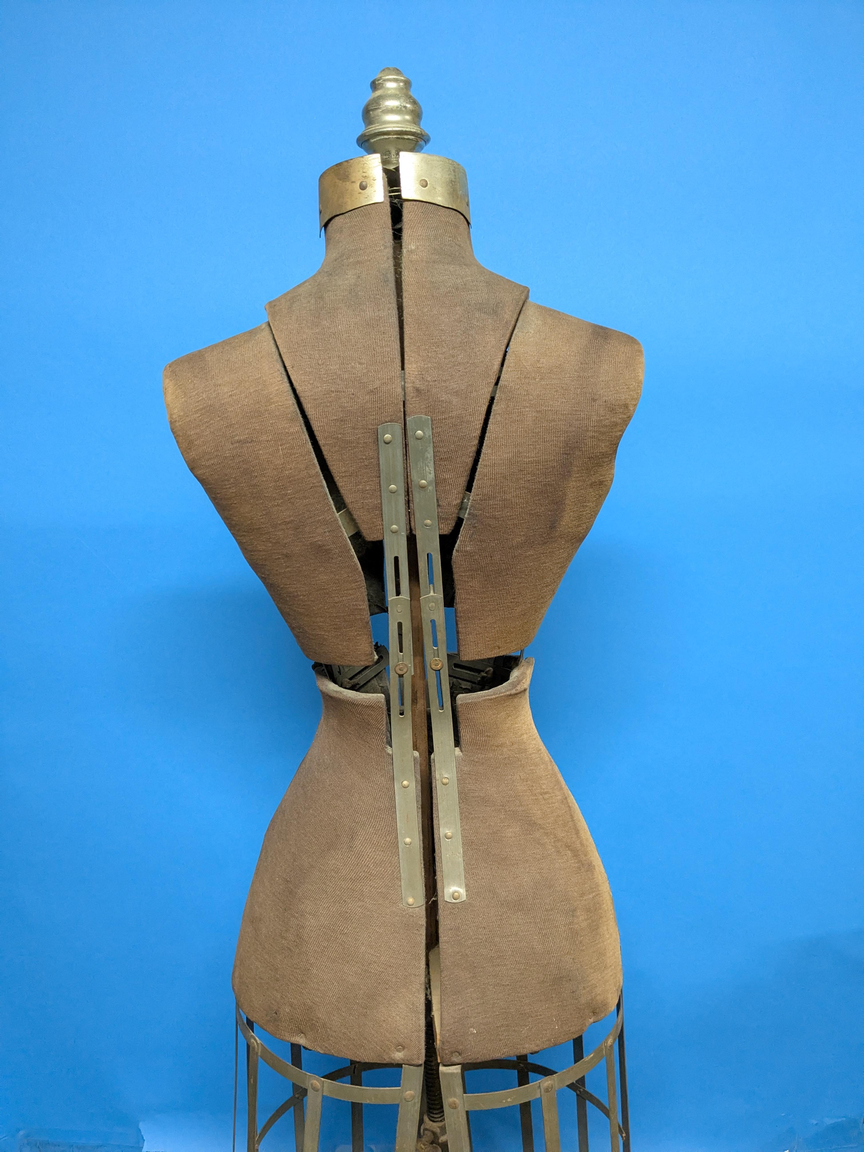 Antique female adjustable cage dress form mannequin In Good Condition For Sale In Chicago, IL