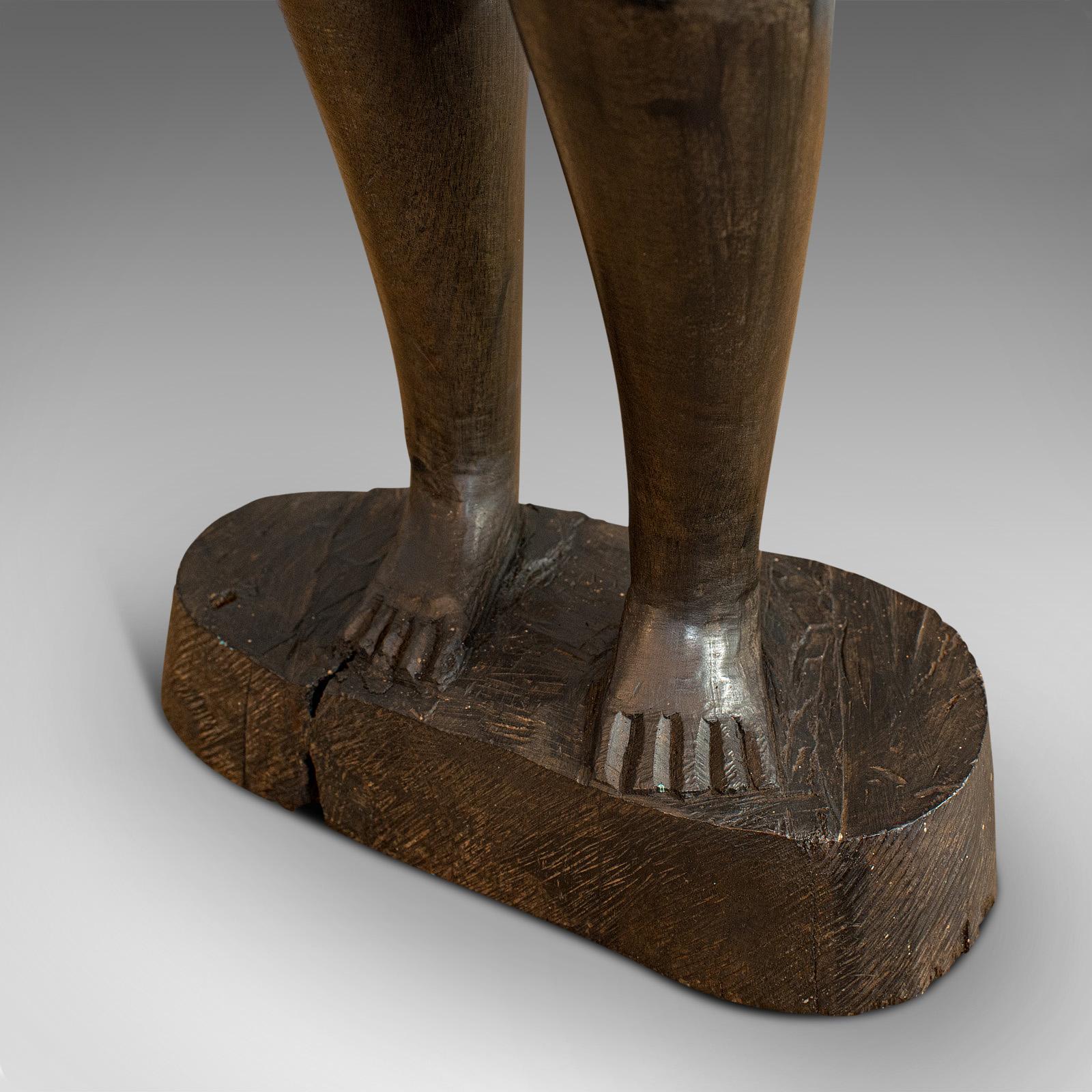 Statue féminine ancienne, africaine, en ébène, sculptée à la main, figure tribale, circa 1900 en vente 6