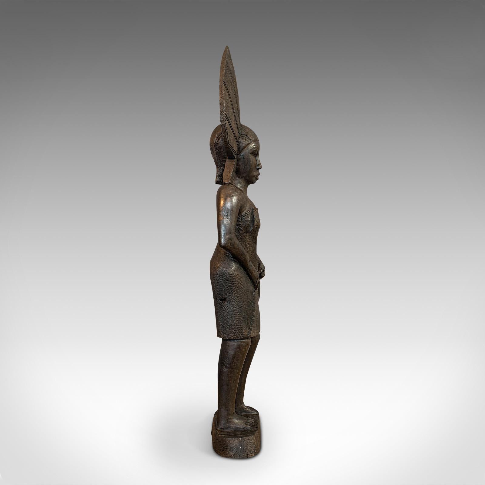 Statue féminine ancienne, africaine, en ébène, sculptée à la main, figure tribale, circa 1900 Bon état - En vente à Hele, Devon, GB