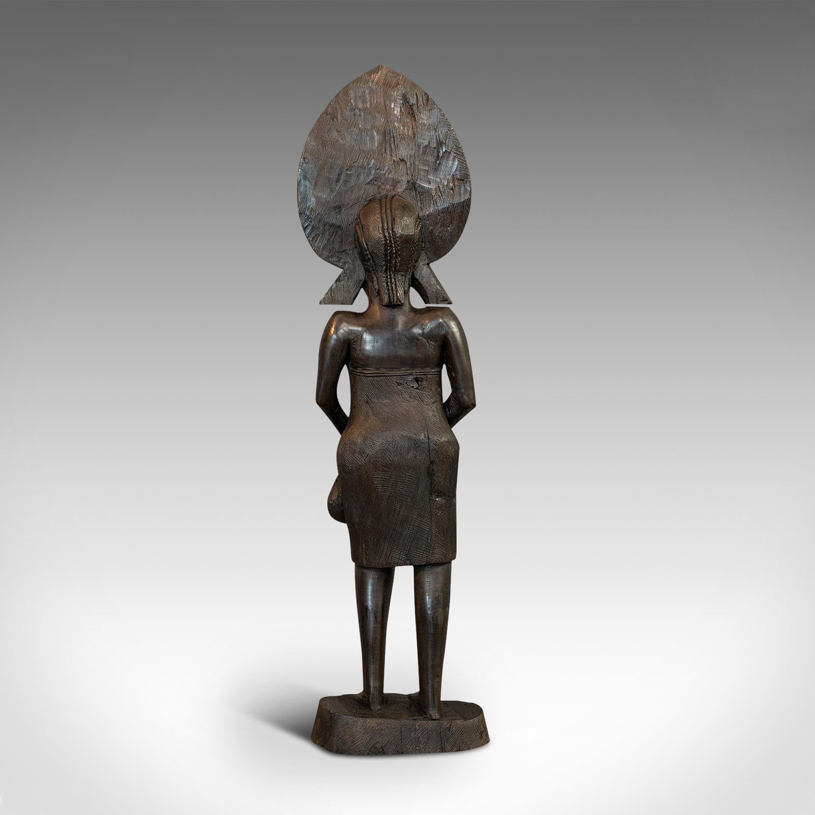 Ébène Statue féminine ancienne, africaine, en ébène, sculptée à la main, figure tribale, circa 1900 en vente