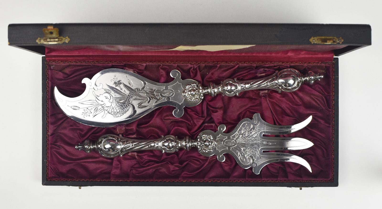 A fantastic conditioned and highly decorative antique fish serving knife and fork cutlery set with the original box.

Manufacturer: unknown, probably Germany
Age: ca. 1880
Marks: unmarked
Material: silverplated metal, the handles are probably