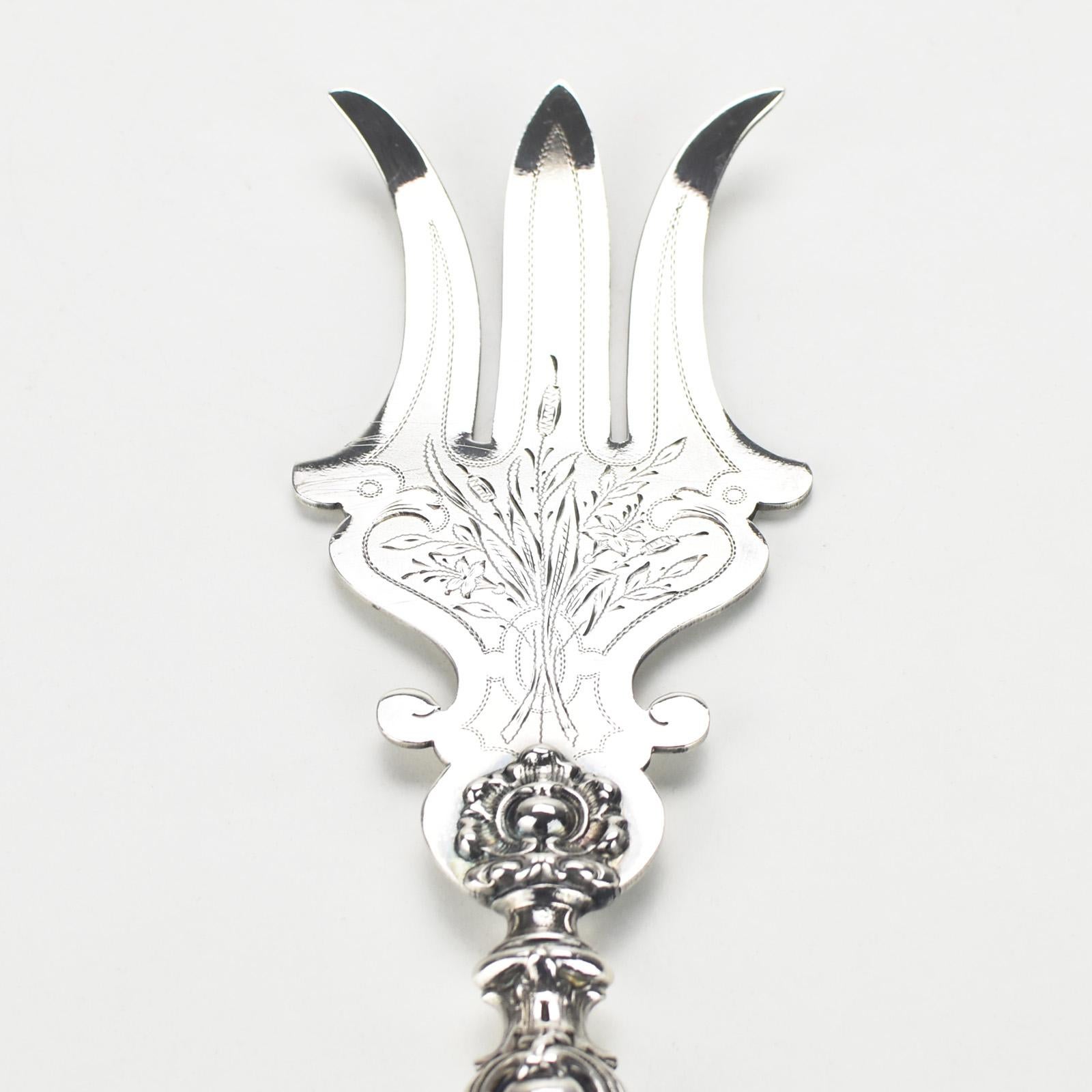 Tedesco Antico Fench Sterling Silver Rococò Revival Pesce Forchetta e Coltello Posate in vendita