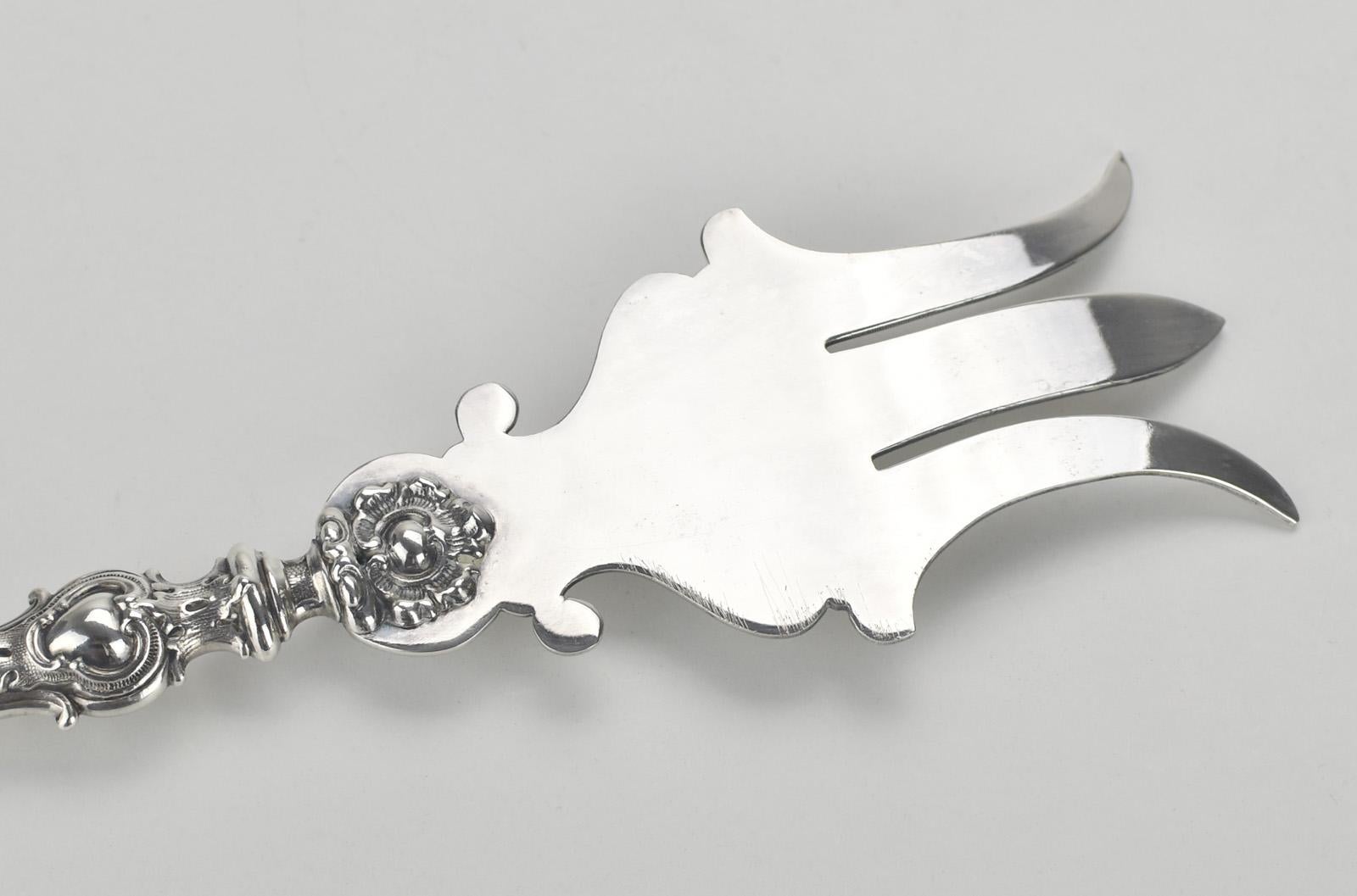 Antico Fench Sterling Silver Rococò Revival Pesce Forchetta e Coltello Posate In condizioni buone in vendita a Bad Säckingen, DE