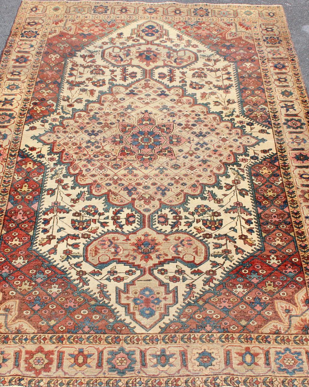 Antique Feraghan Sarouk Rug in Ivory Background, Brown Red, Camel, and Teal In Good Condition For Sale In Atlanta, GA