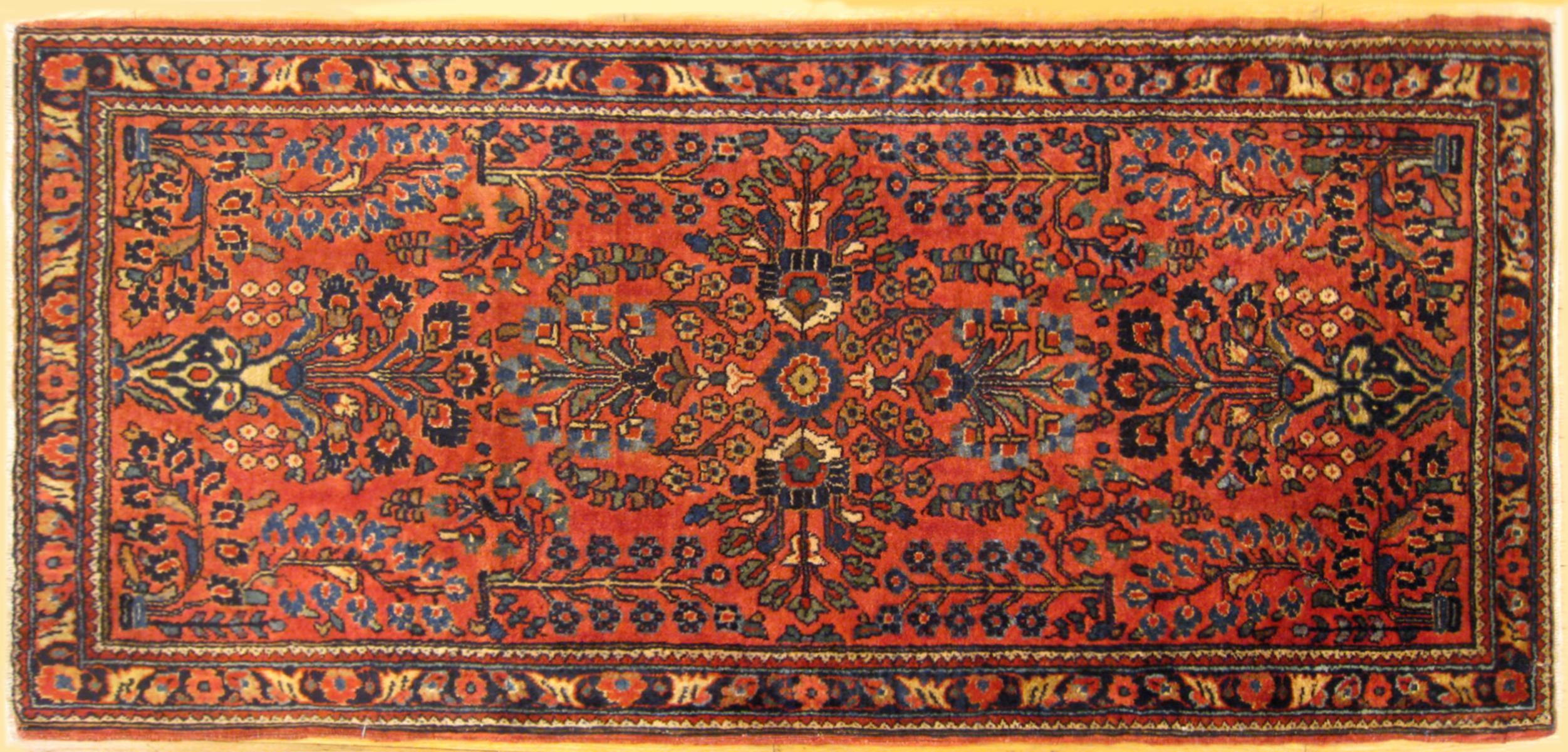 Antique Persian Sarouk Oriental Rug with Floral Design, circa 1920 in Small Size

An antique Persian Sarouk oriental rug, size 4'0