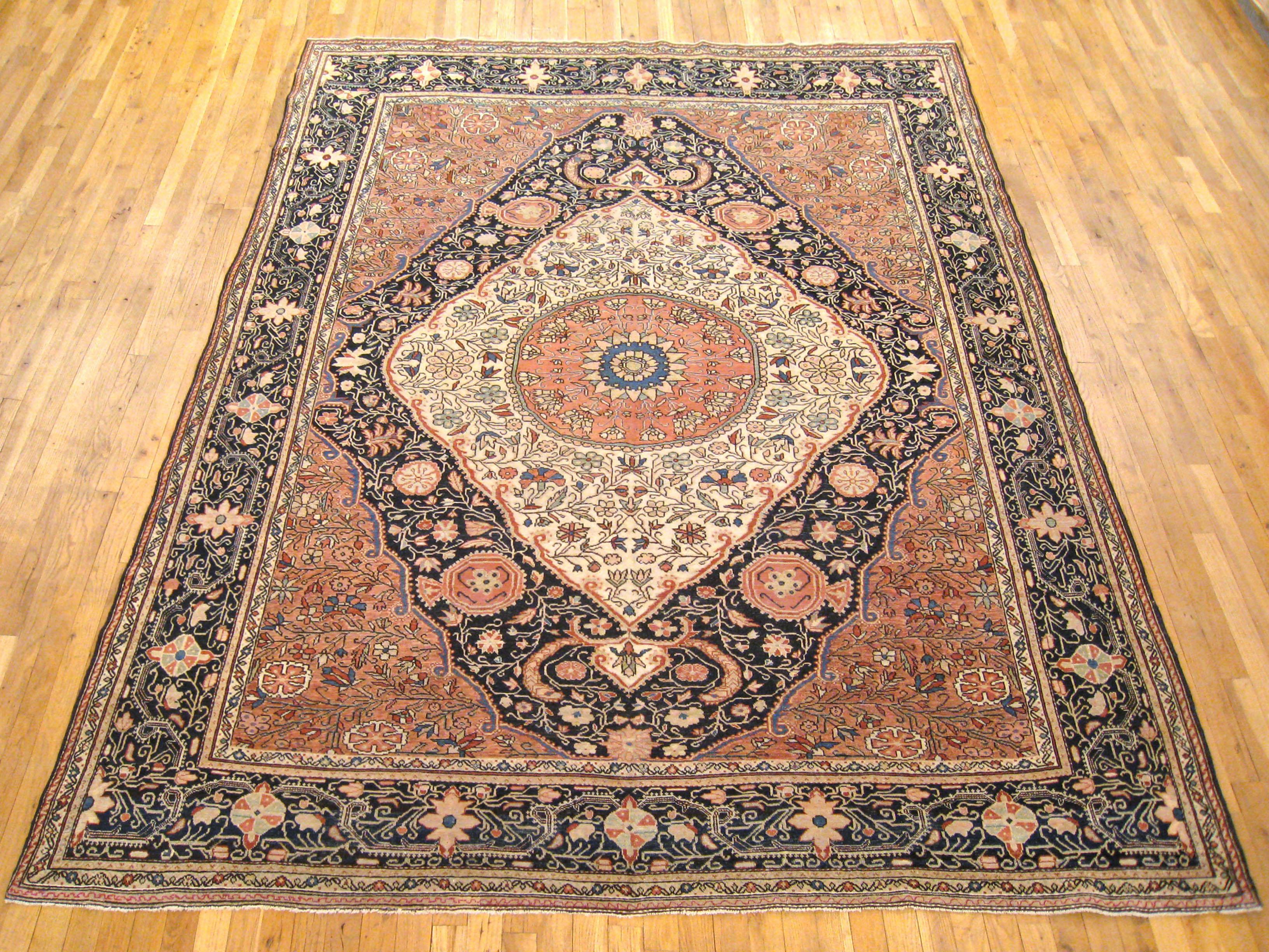 Antique Ferahan Sarouk Oriental rug, circa 1900, room size.

An antique Ferahan Sarouk oriental rug, size 9'9