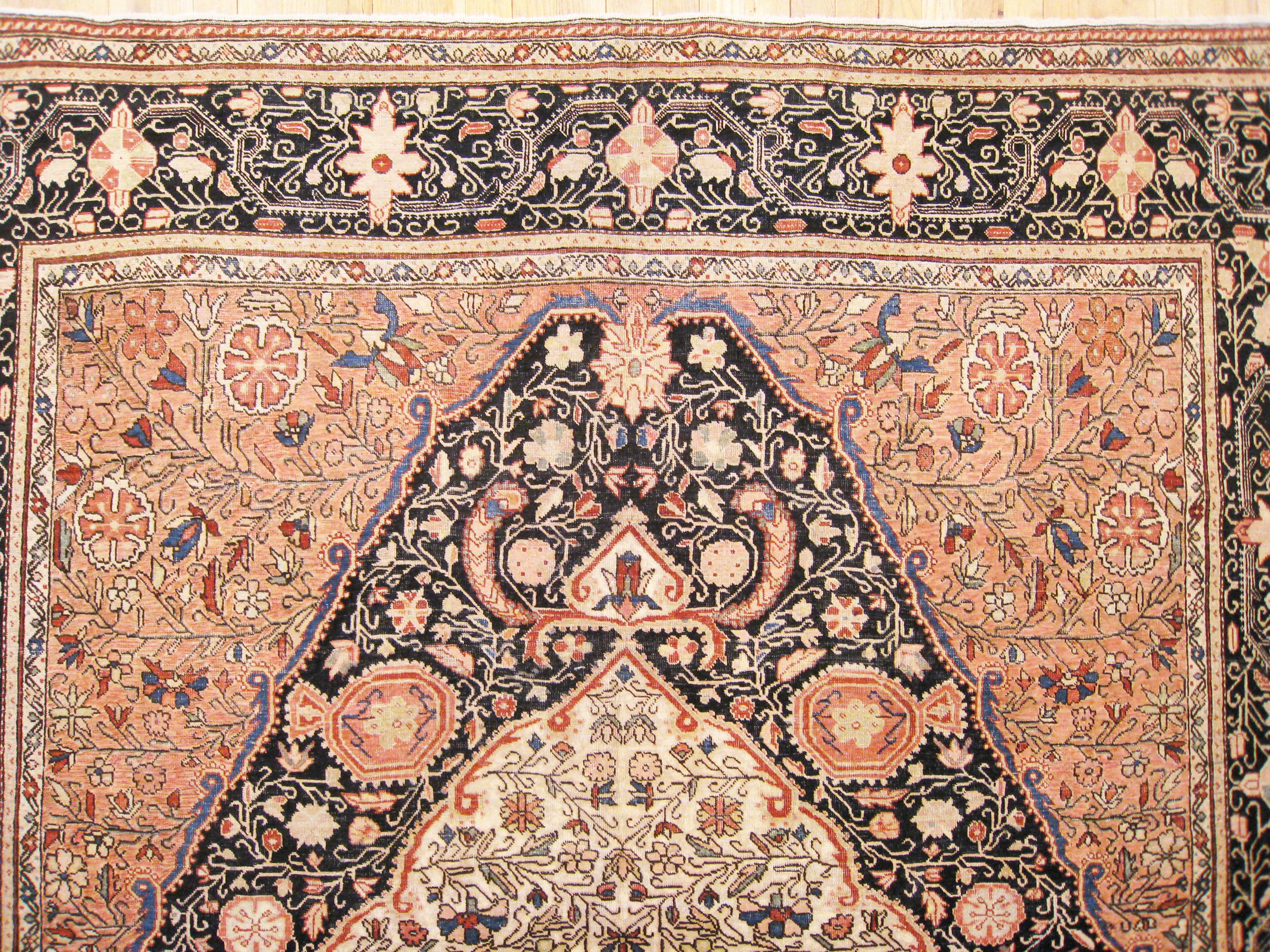 Early 20th Century Antique Ferahan Sarouk Oriental Rug, in Room Size, with Central Medallion For Sale