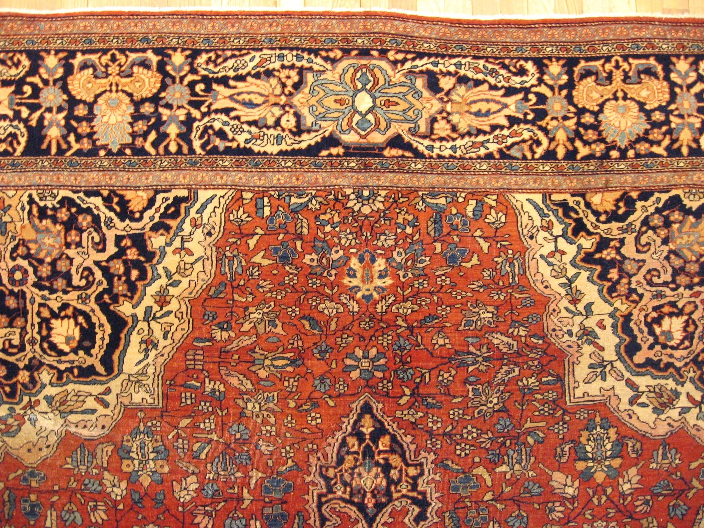 Early 20th Century Antique Ferahan Sarouk Oriental Rug, in Room size, with Central Medallion For Sale