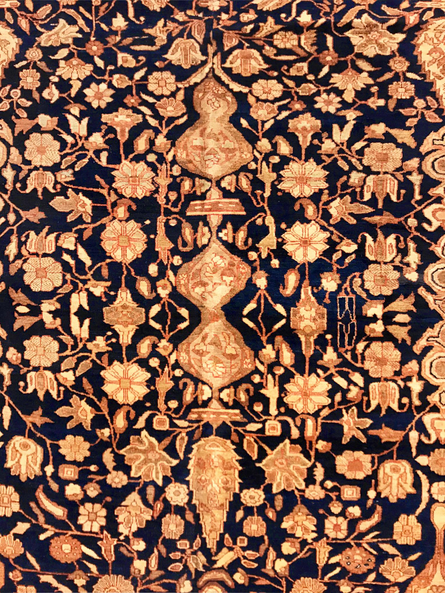 Antiker orientalischer Ferahan Sarouk-Teppich in Zimmergröße, mit kompliziertem floralem Design im Zustand „Gut“ im Angebot in New York, NY