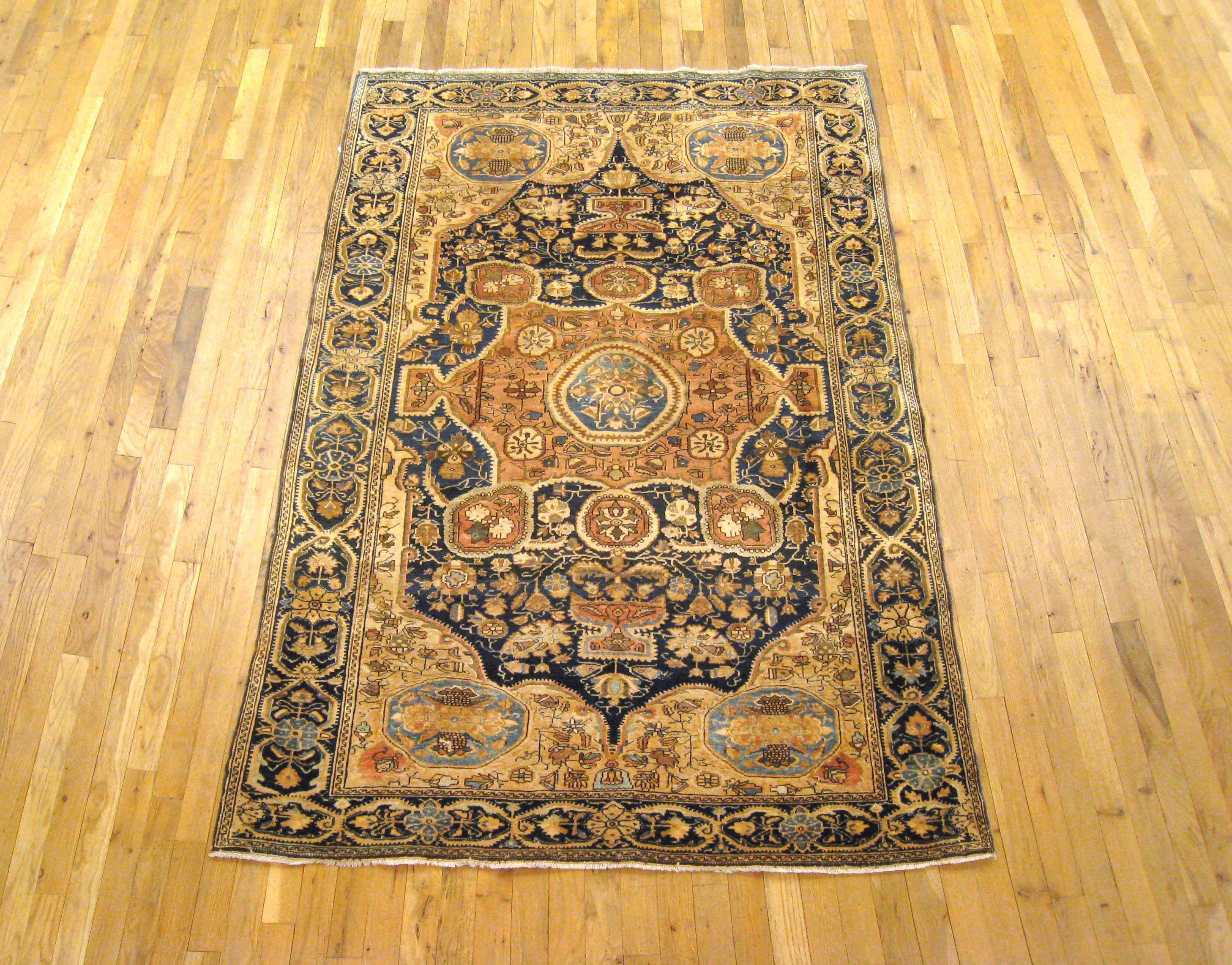 Antique Ferahan Sarouk Oriental Rug, circa 1900, Small size

An antique Ferahan Sarouk oriental rug, size 6'5