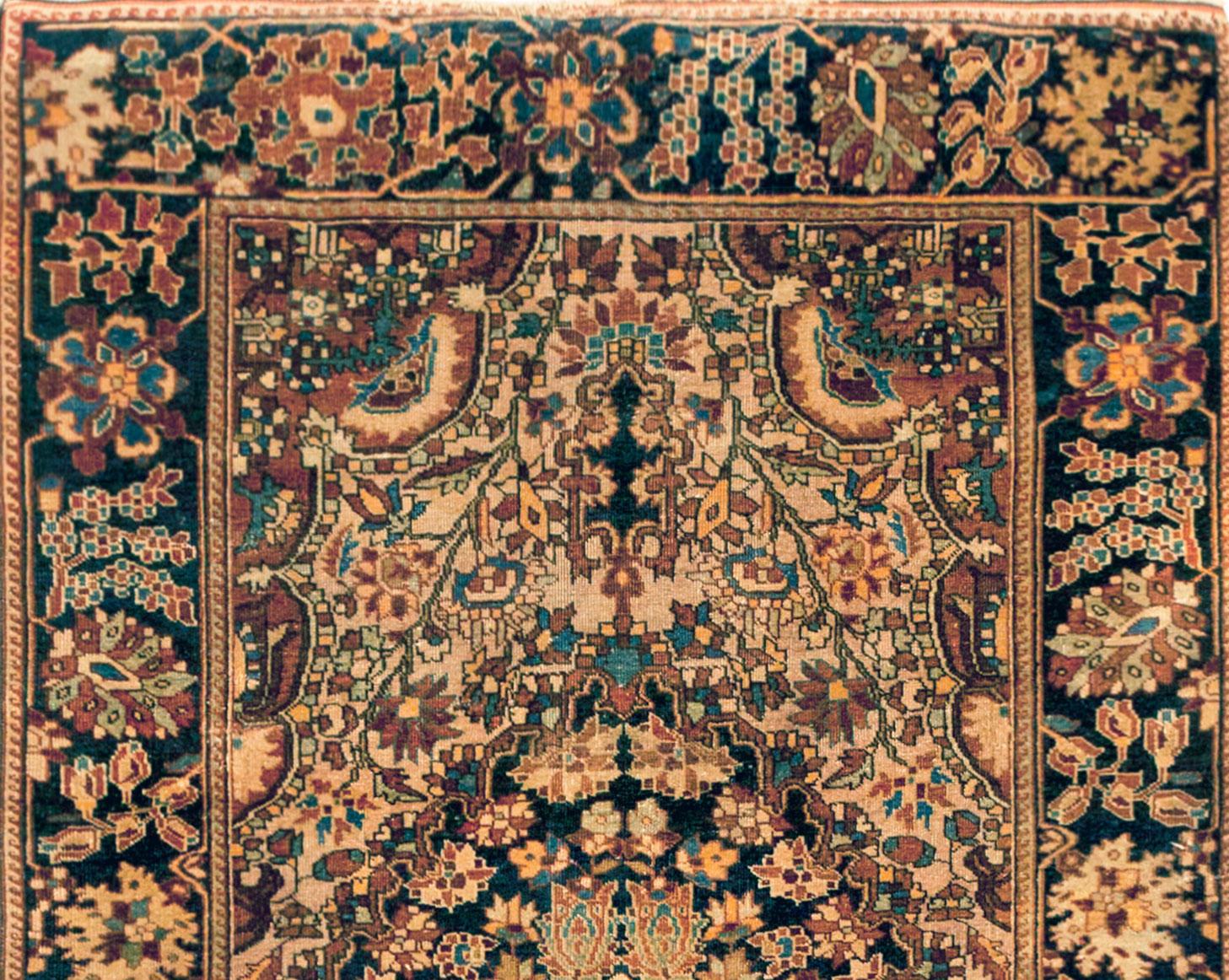 Antique Ferahan Sarouk oriental rug, circa 1900, small size

An antique Ferahan Sarouk oriental rug, size 4'9