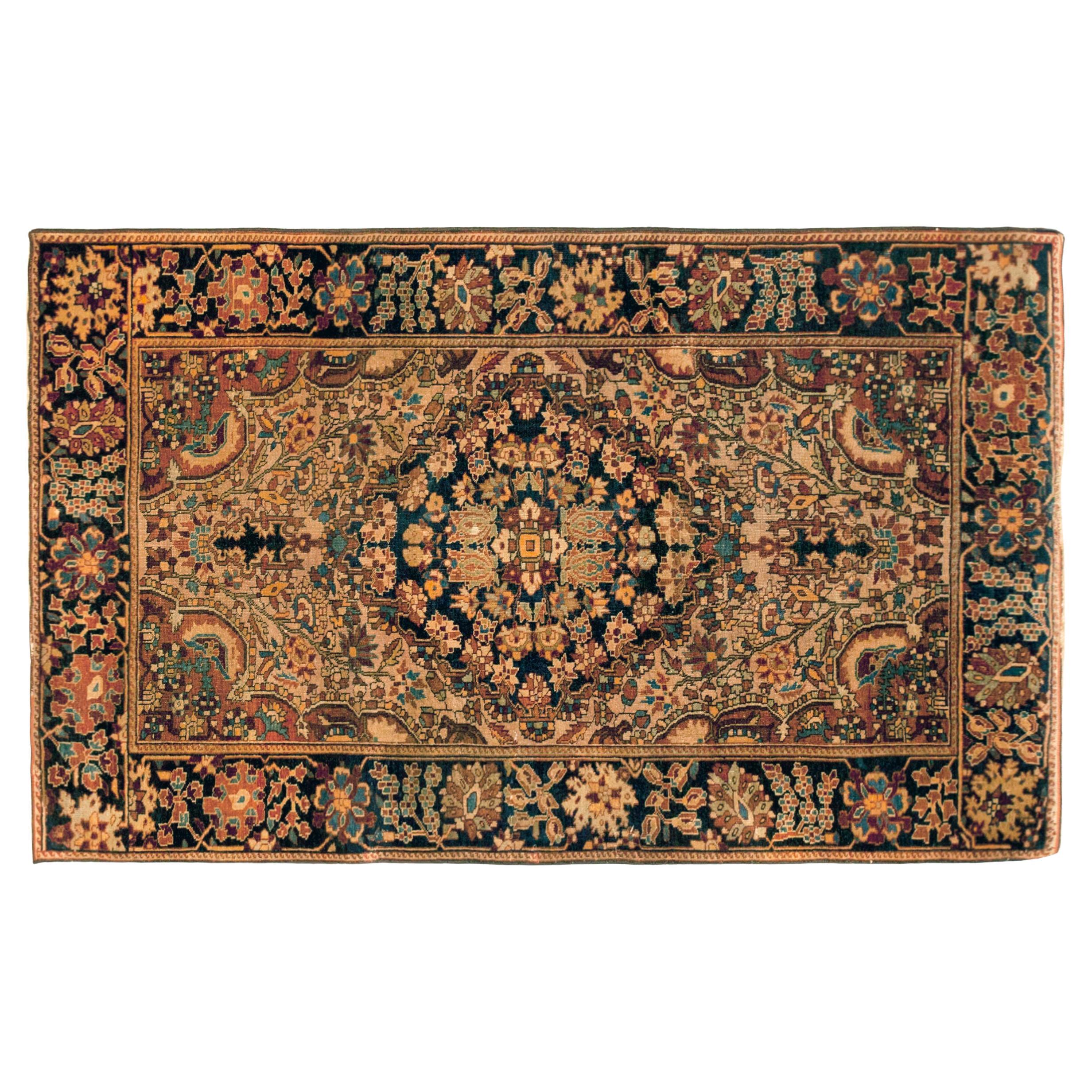 Antiker orientalischer Ferahan-Sarouk-Teppich in Kleingröße, mit zentralem Medaillon im Angebot