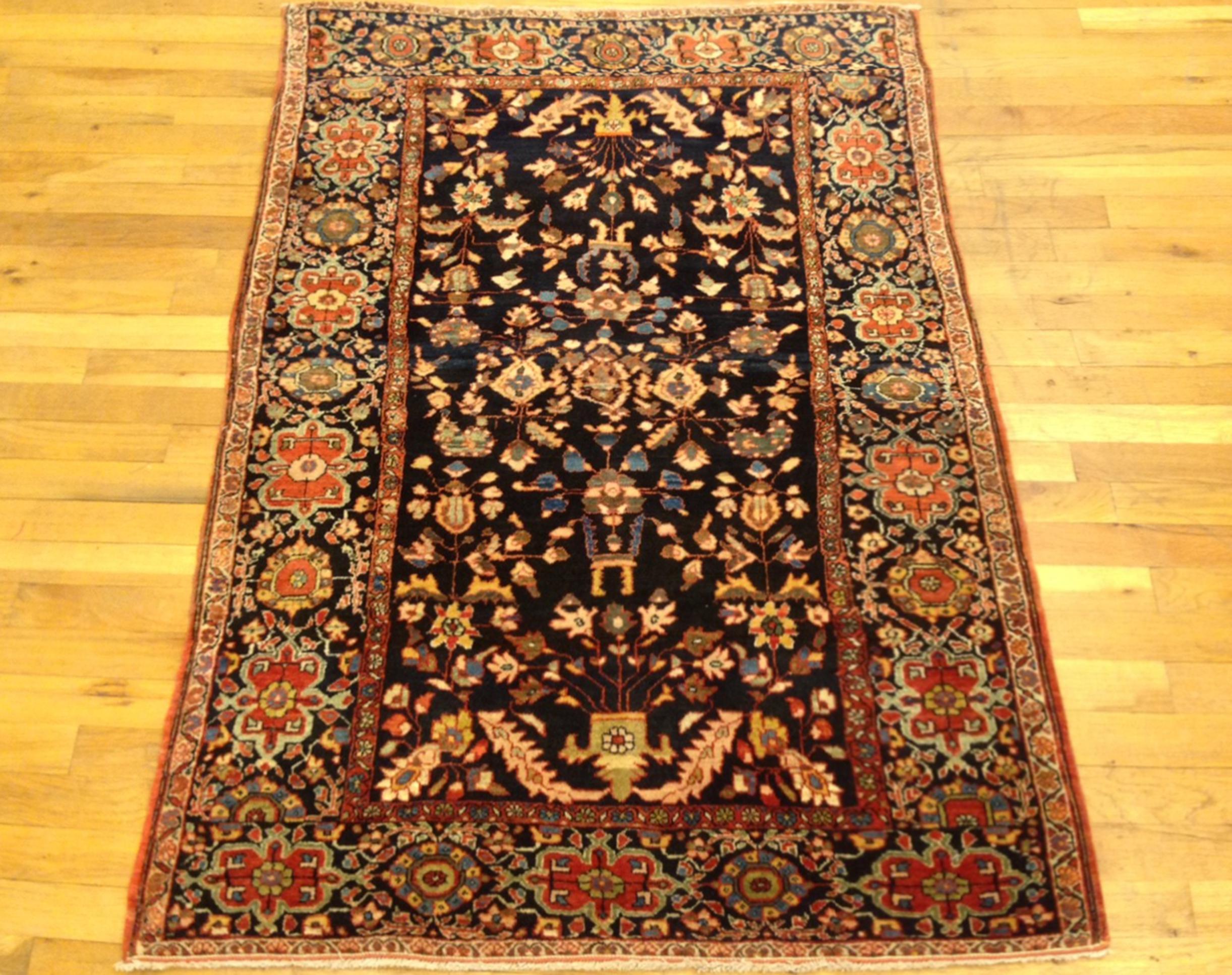 Antique Ferahan Sarouk Oriental rug, circa 1910, Small size

An antique Ferahan Sarouk oriental rug, size 4'7
