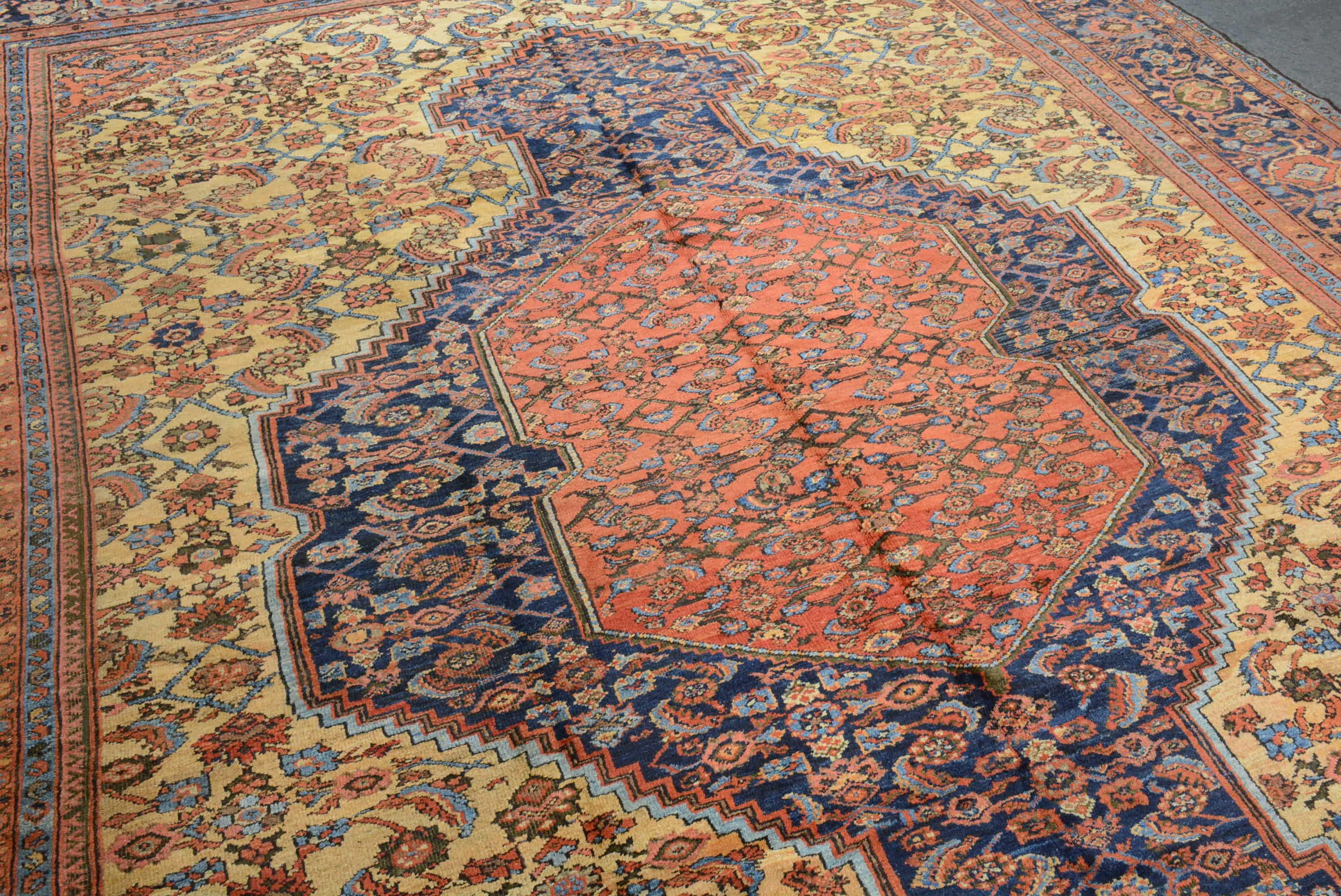 Antiker Fereghan-Teppich (Sarouk Farahan) im Angebot