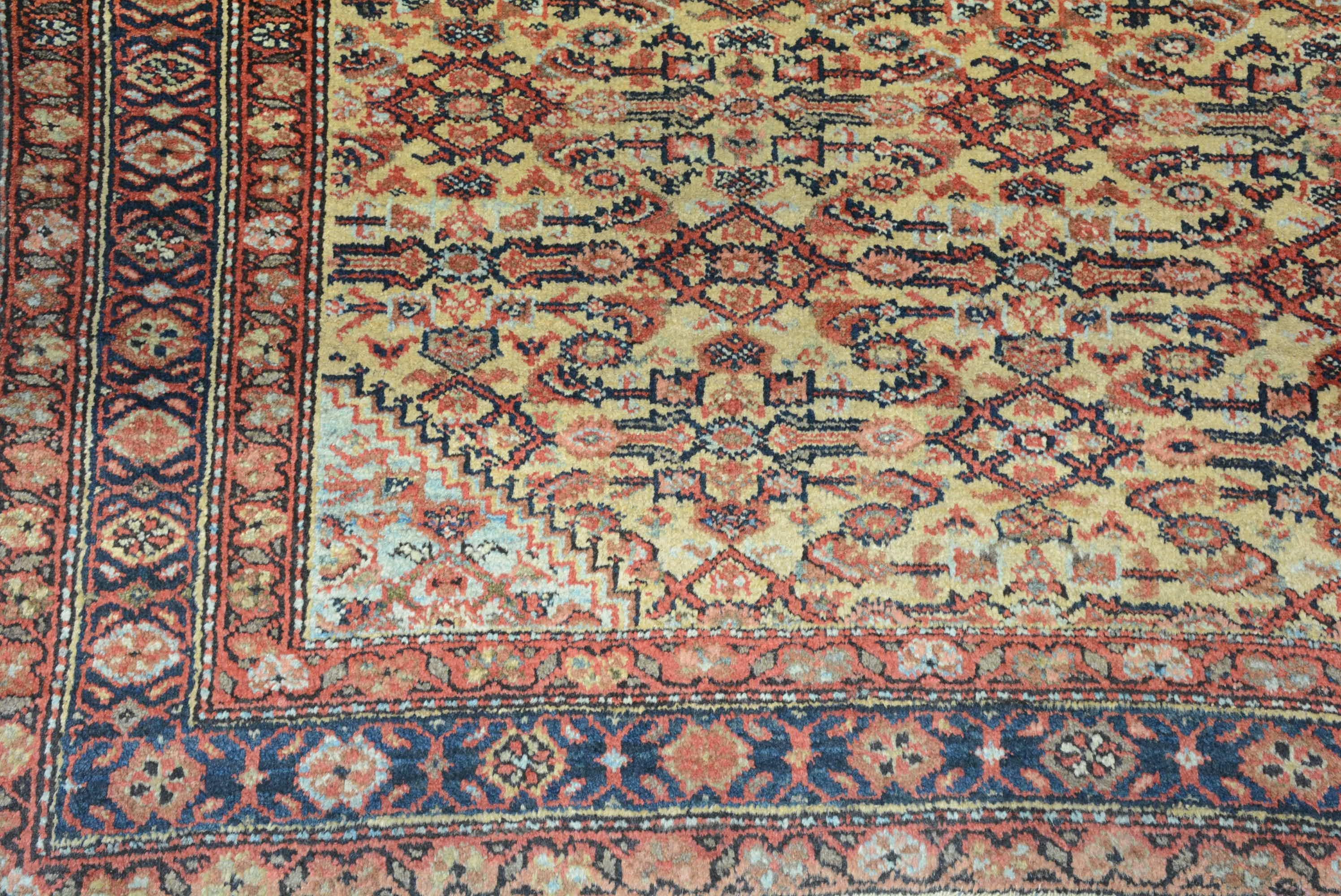 Antiker antiker Fereghan-Teppich im Zustand „Gut“ im Angebot in Closter, NJ